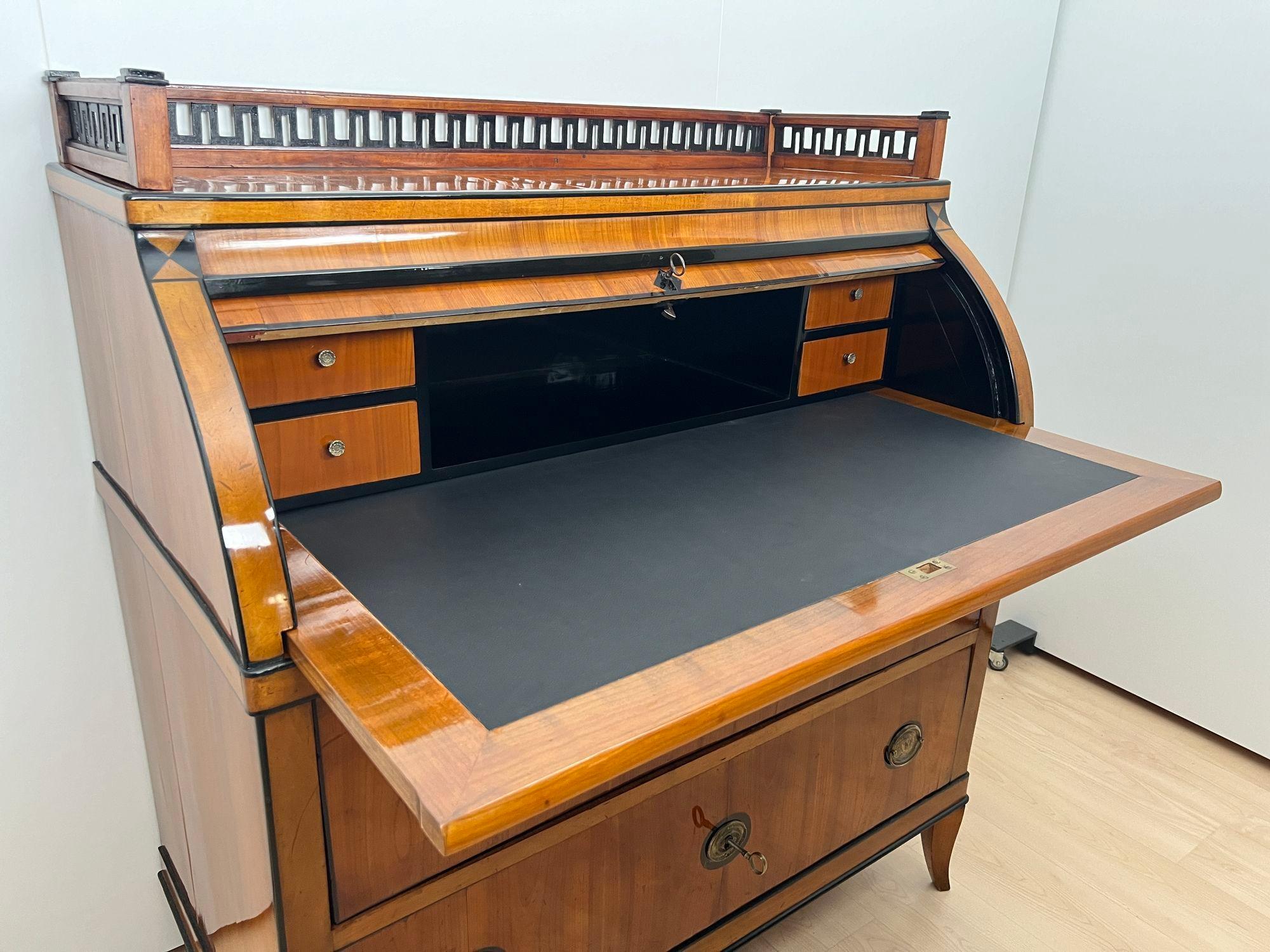Biedermeier Roll-Top Desk, Cherry Veneer, Brass, Ink, South Germany circa 1820 For Sale 6