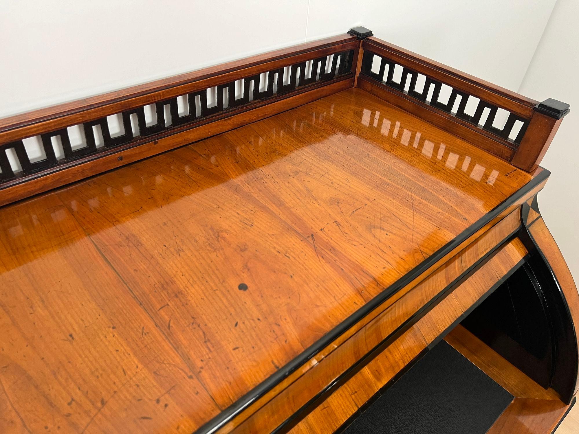 Biedermeier Roll-Top Desk, Cherry Veneer, Brass, Ink, South Germany circa 1820 For Sale 10