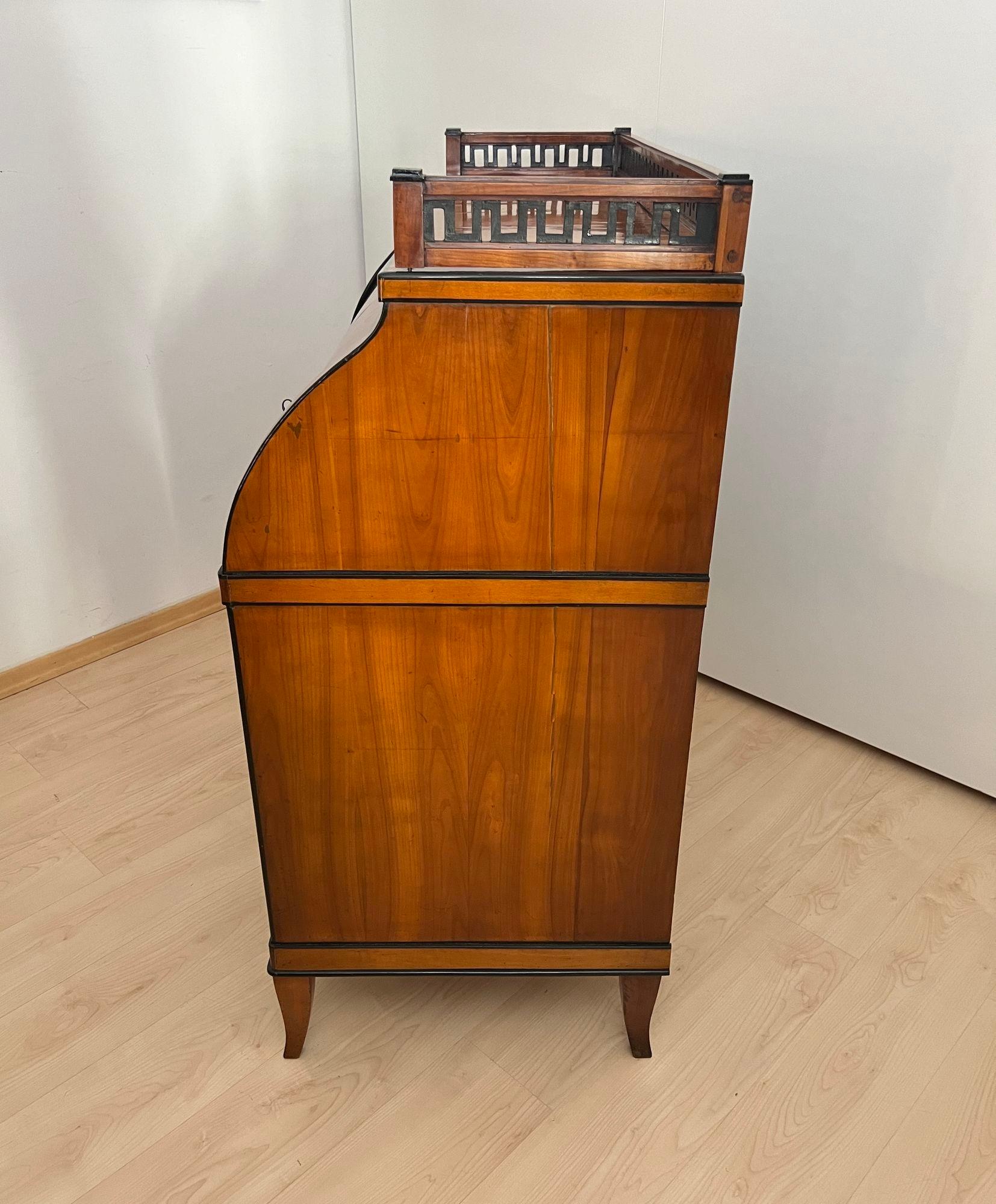 Biedermeier Roll-Top Desk, Cherry Veneer, Brass, Ink, South Germany circa 1820 For Sale 1