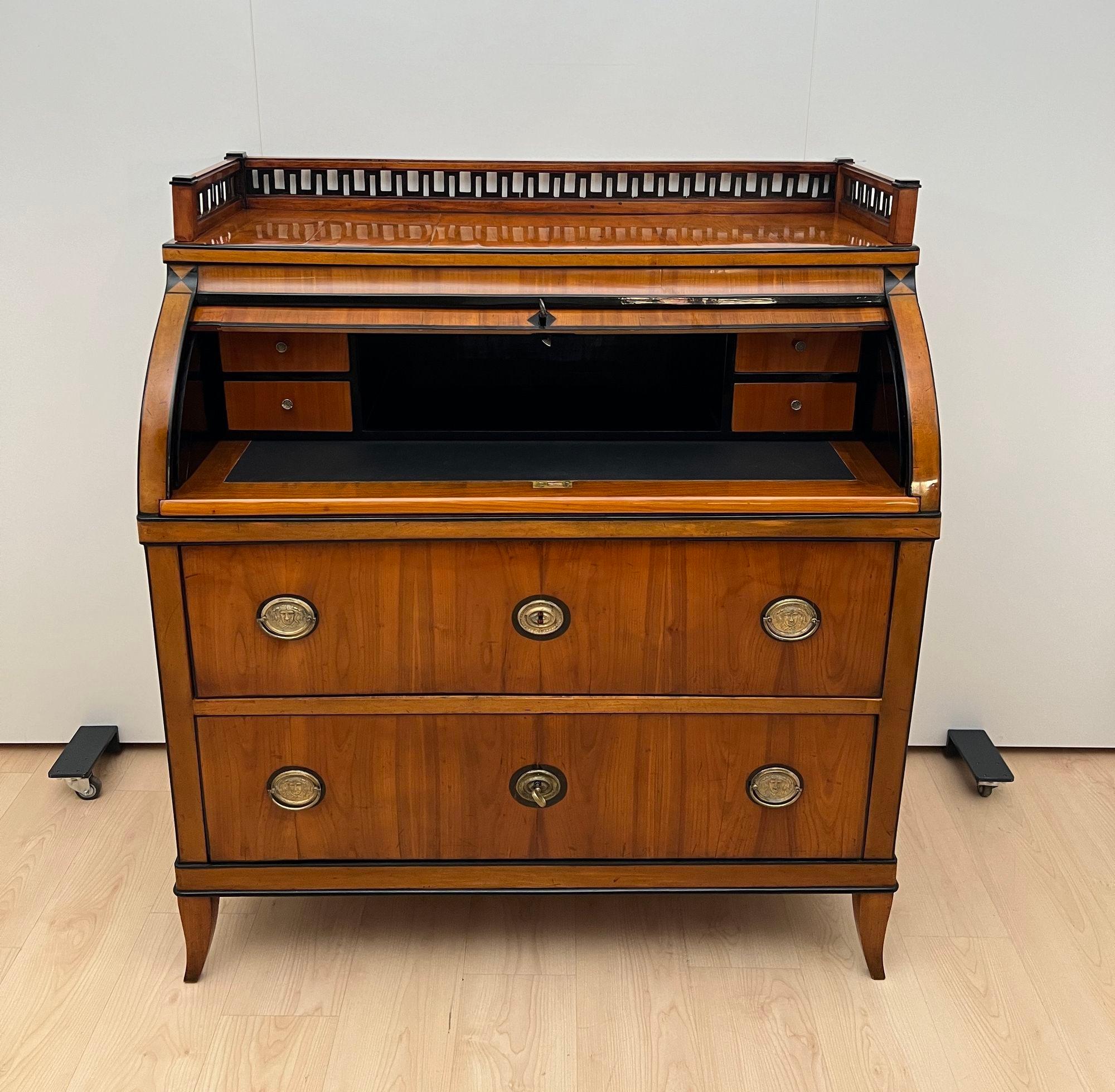 Biedermeier Roll-Top Desk, Cherry Veneer, Brass, Ink, South Germany circa 1820 For Sale 4