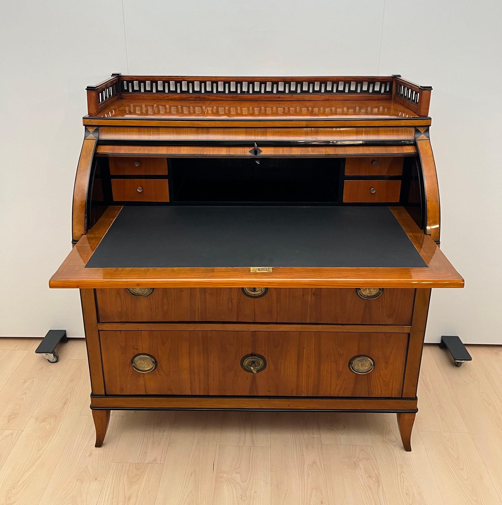 Biedermeier Roll-Top Desk, Cherry Veneer, Brass, Ink, South Germany circa 1820 For Sale 5