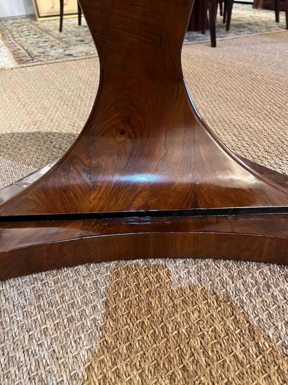 Biedermeier Round Breakfast Room Table In Good Condition For Sale In Houston, TX