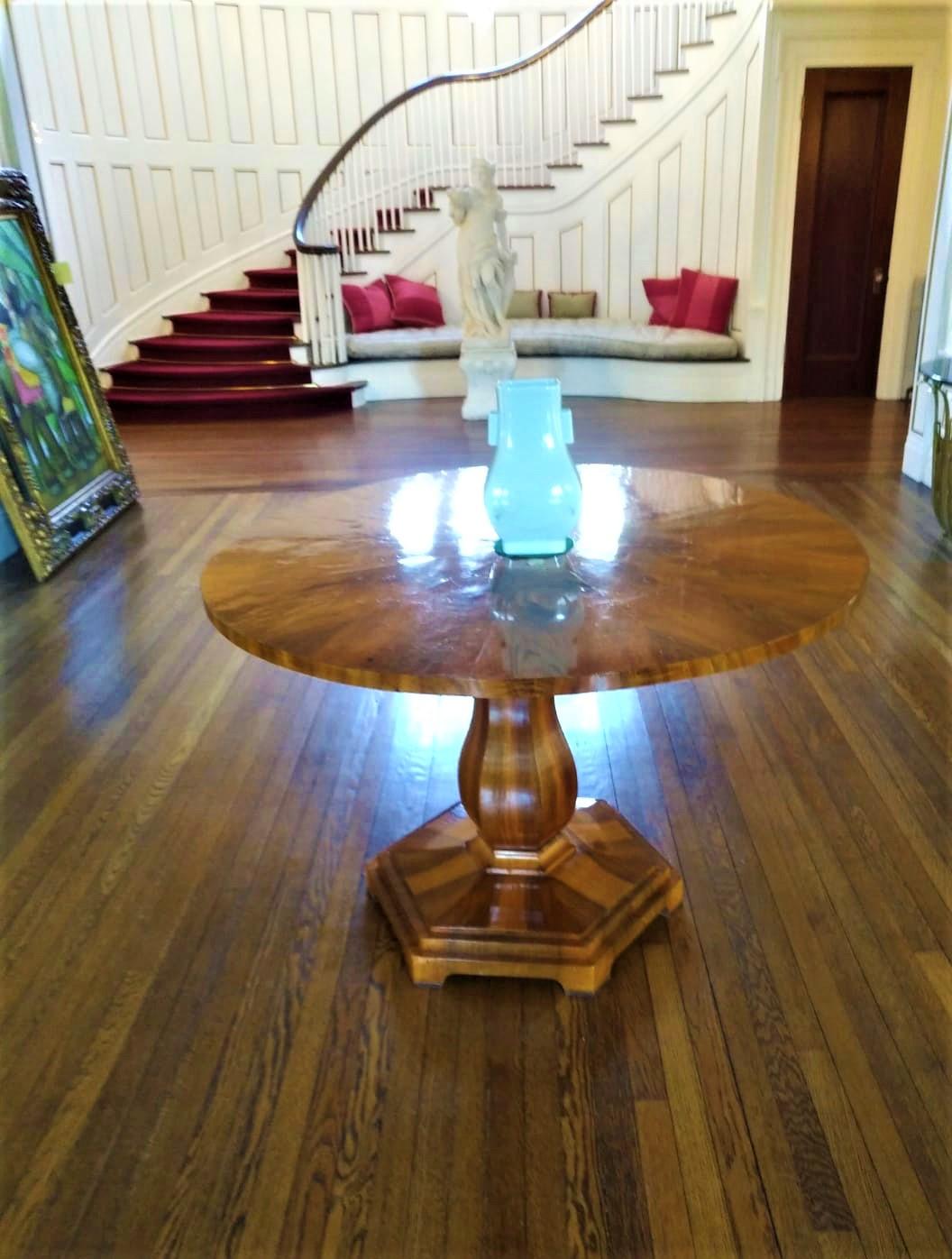 Biedermeier Round Table, 19th Century In Excellent Condition In Palm Beach, FL