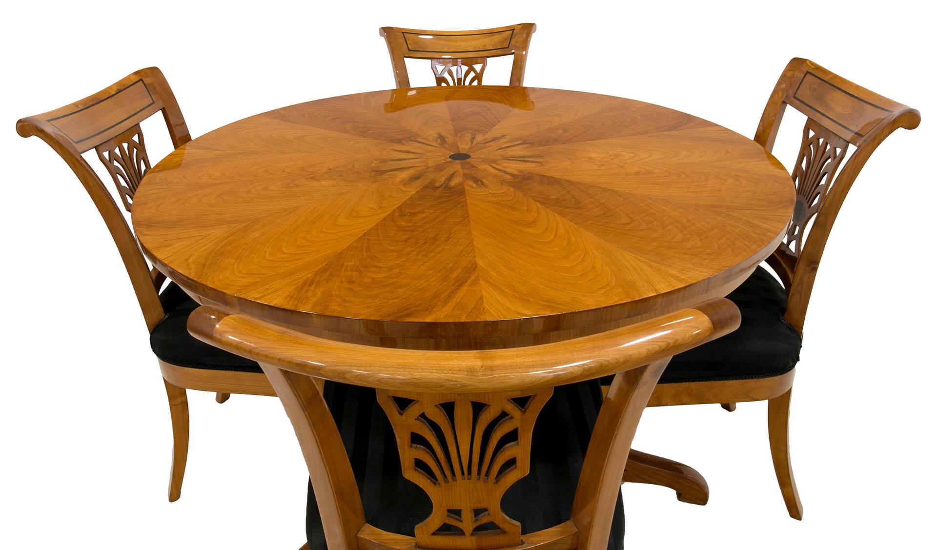 Biedermeier Round Table in Cherrywood Veneer, Germany, 19th Century In Good Condition In Wrocław, Poland