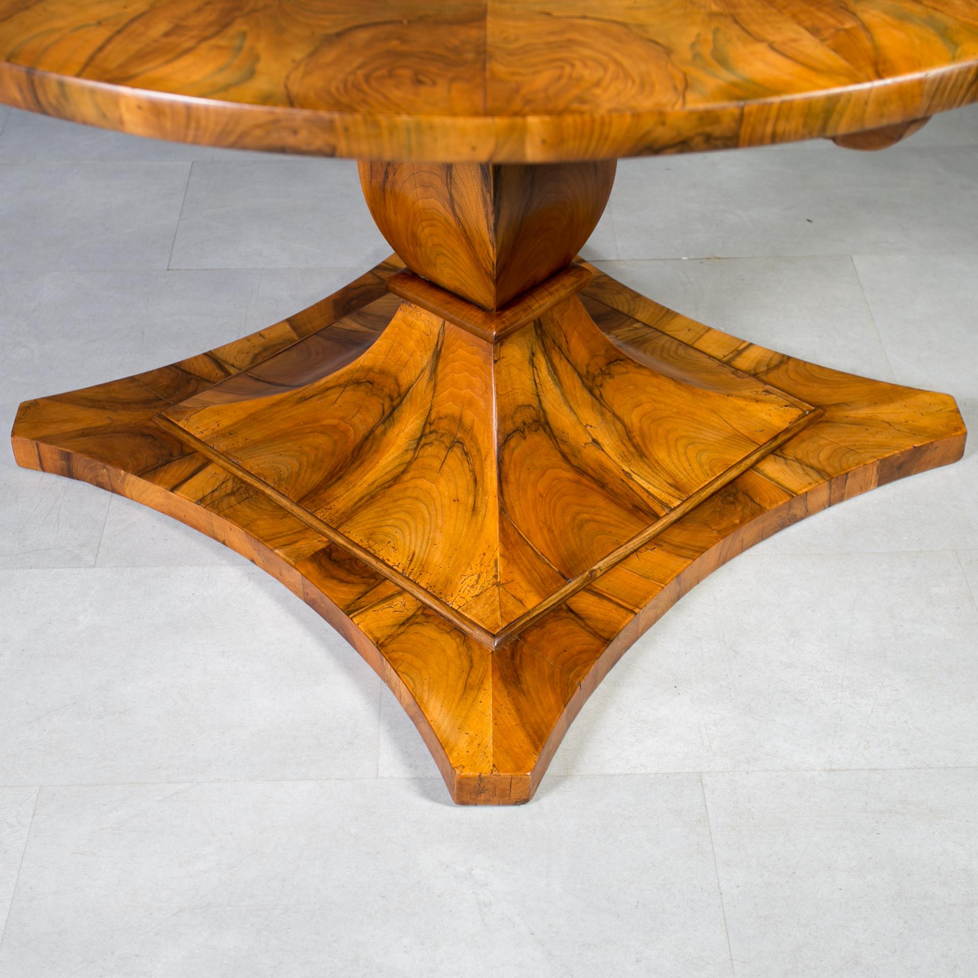 Biedermeier Round Table in Exceptional Walnut Veneer, Germany, 19th Century in vendita 6