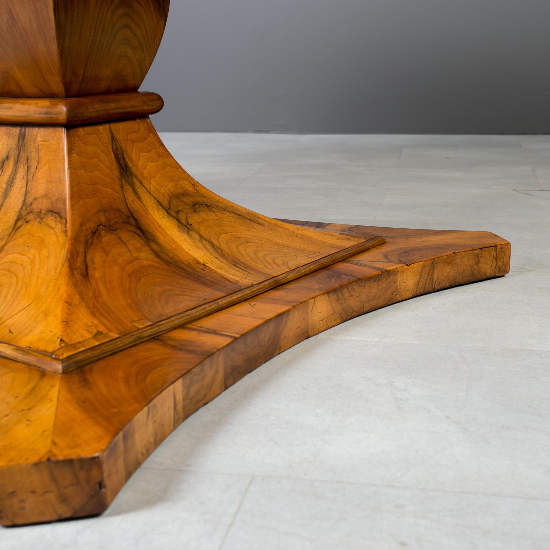 Biedermeier Round Table in Exceptional Walnut Veneer, Germany, 19th Century in vendita 9