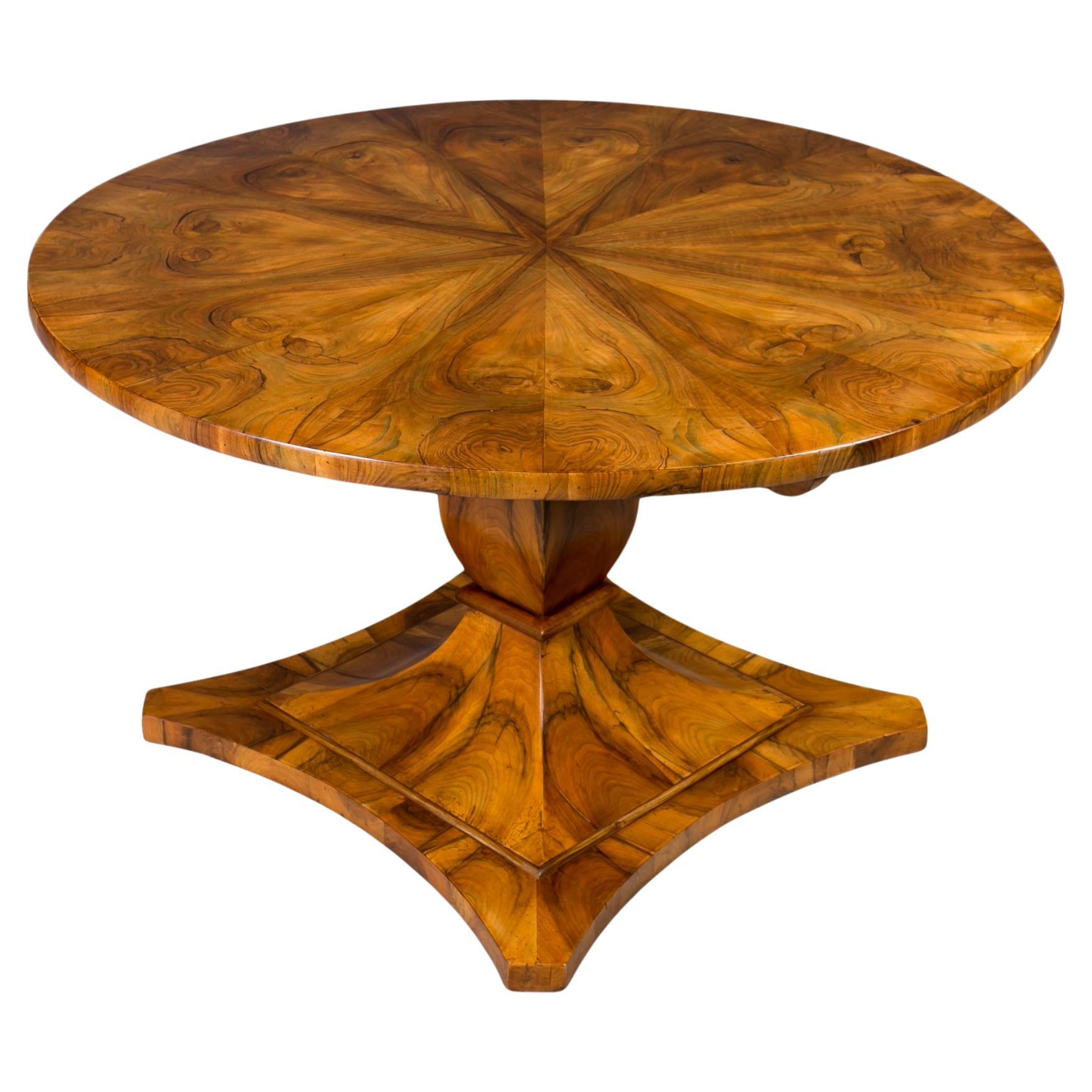 Biedermeier Round Table in Exceptional Walnut Veneer, Germany, 19th Century