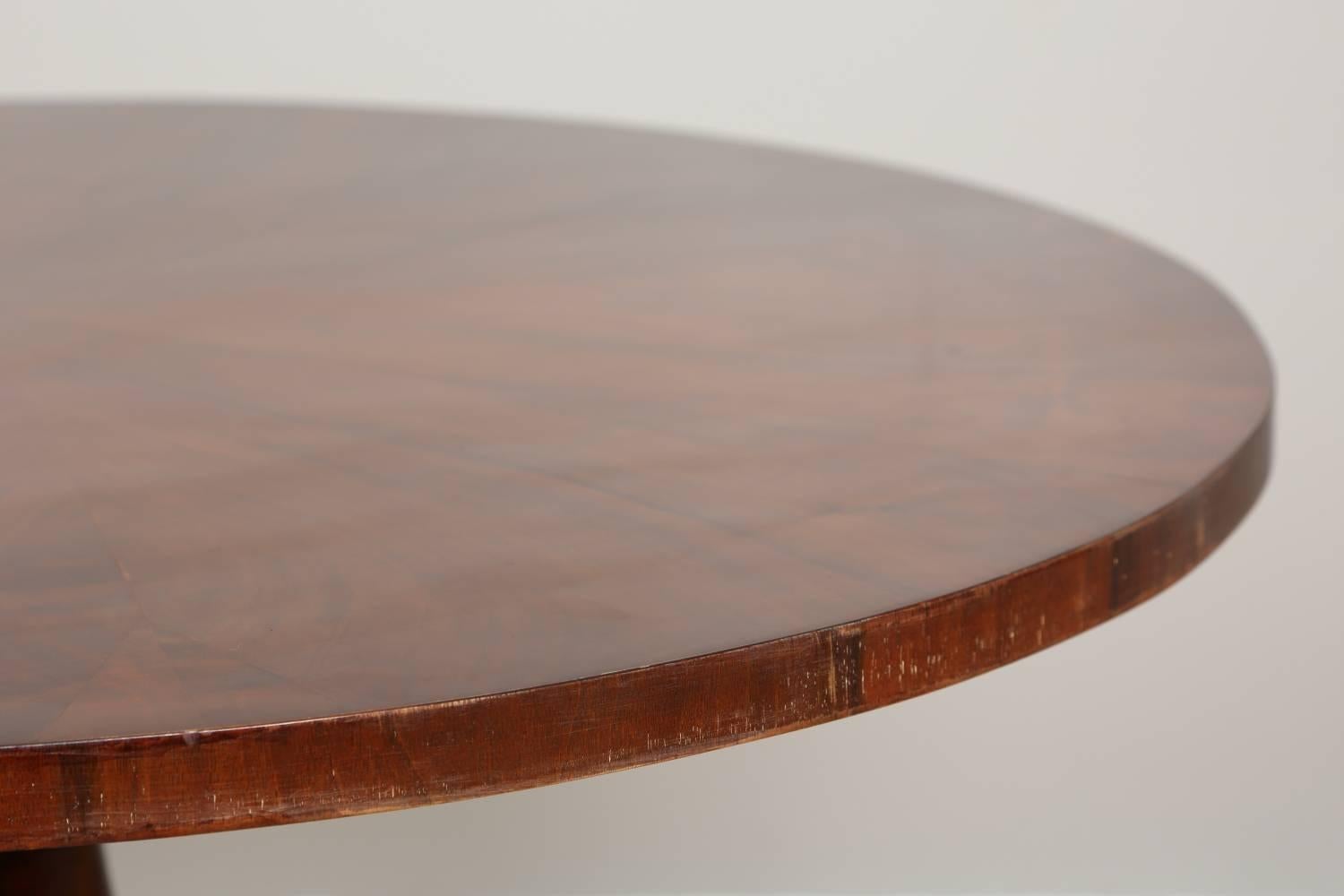 Biedermeier Round Table in Oak, circa 1840 For Sale 2