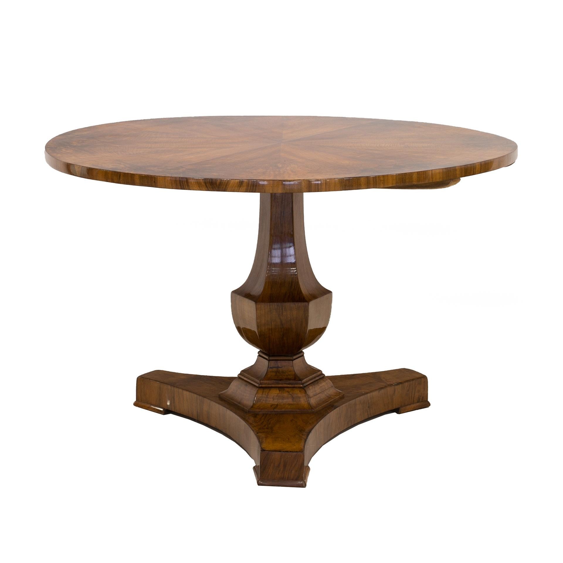 Varnished Biedermeier Round Table in Walnut Wood, Germany, Early 19th Century