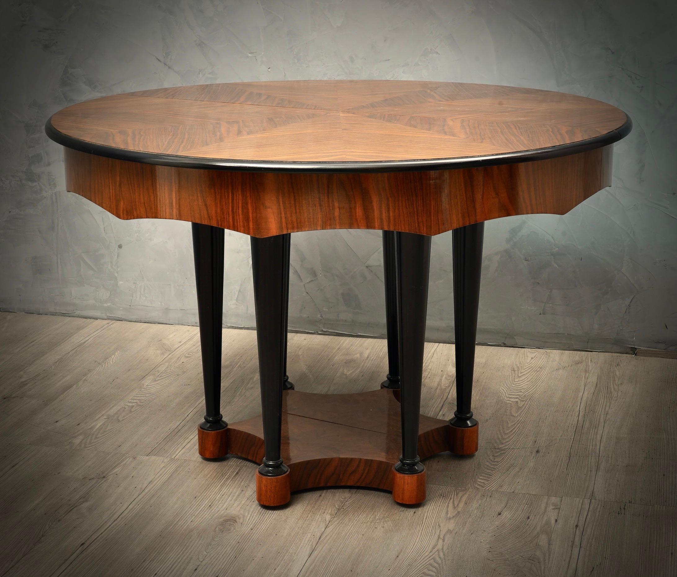 Late 19th Century Biedermeier Round Walnut Wood Extendable Dinning Table, 1890 For Sale