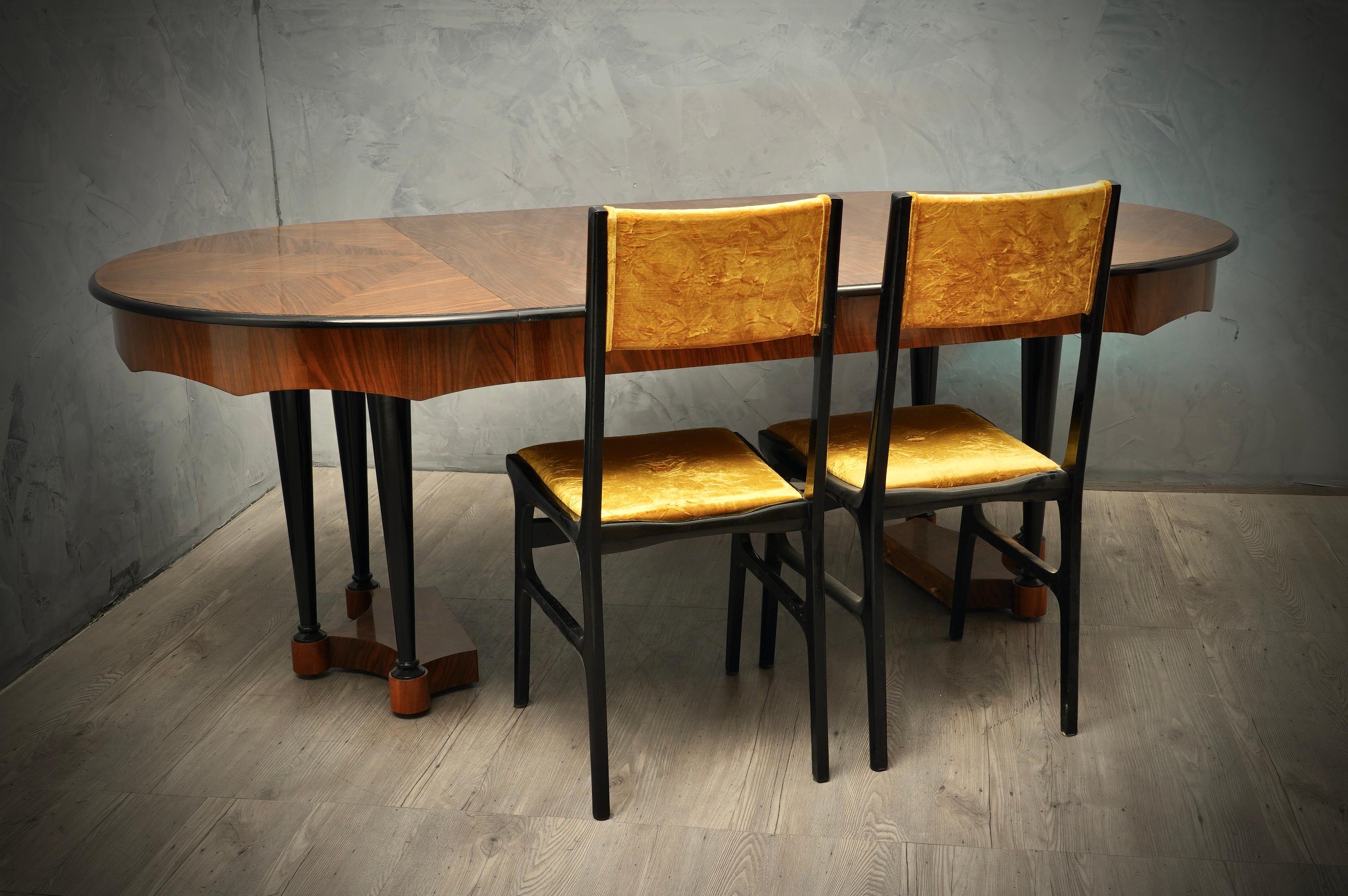 Biedermeier Round Walnut Wood Extendable Dinning Room Table, 1890 In Good Condition In Rome, IT