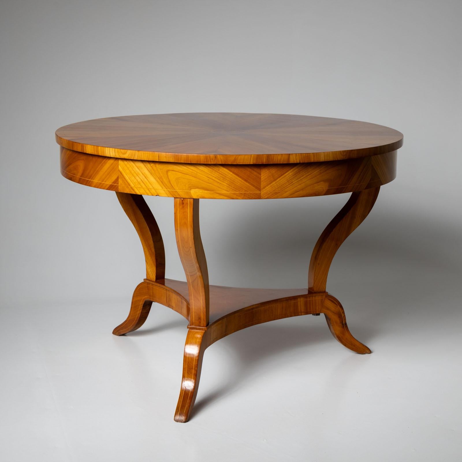 Biedermeier Salon Table, around 1820 For Sale 3