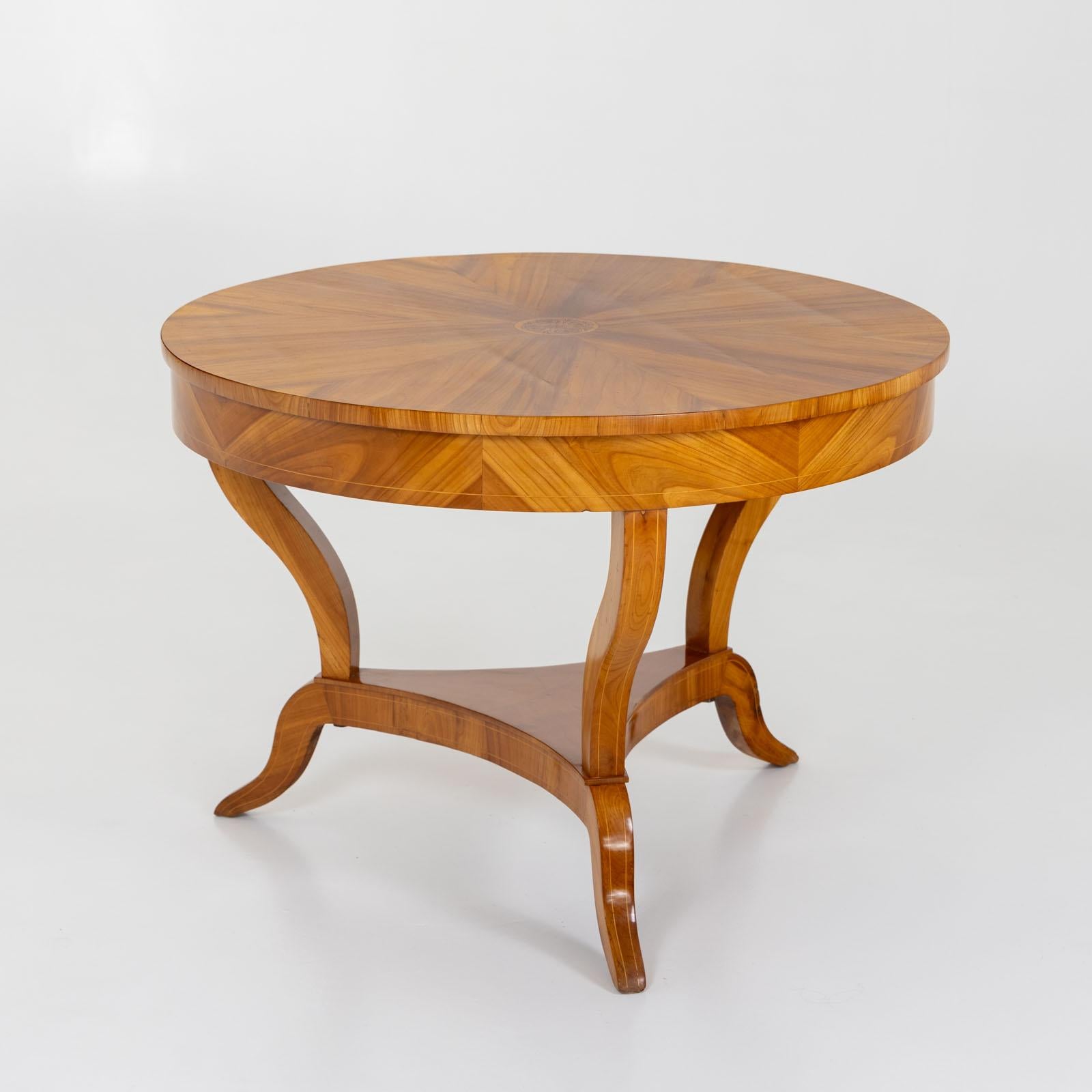 Biedermeier Salon Table, around 1820 In Good Condition For Sale In Greding, DE