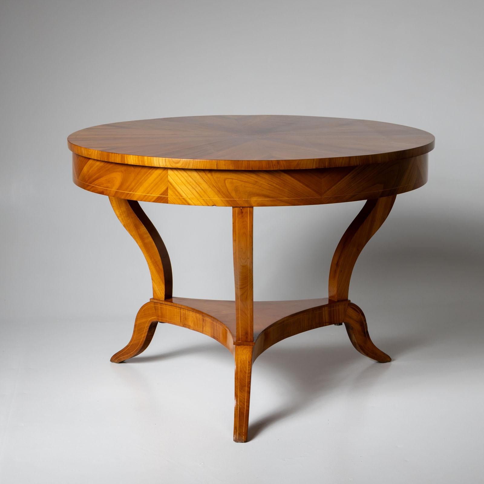 Biedermeier Salon Table, around 1820 For Sale 2