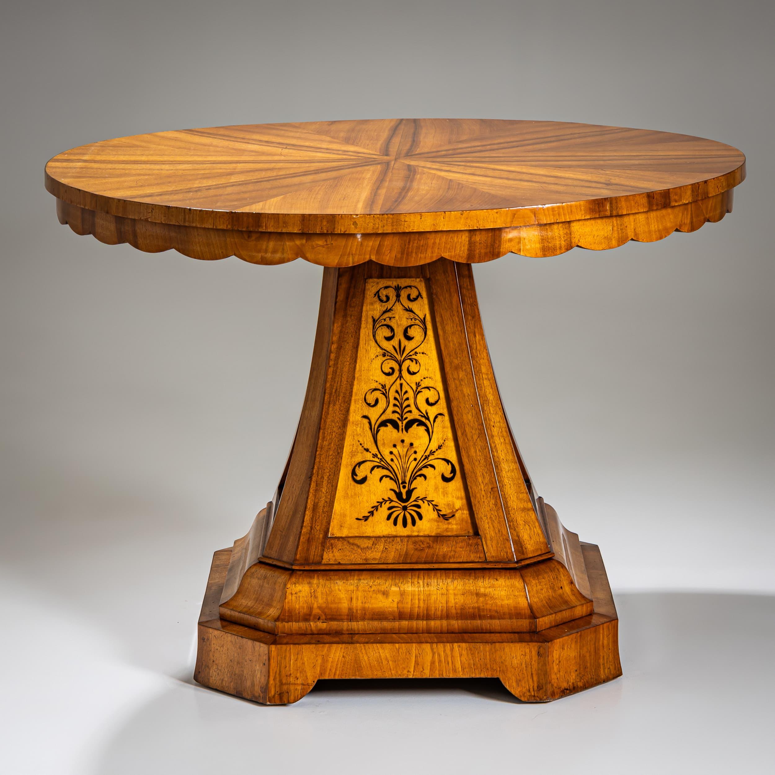 Biedermeier Salon Table, circa 1830 (Deutsch) im Angebot
