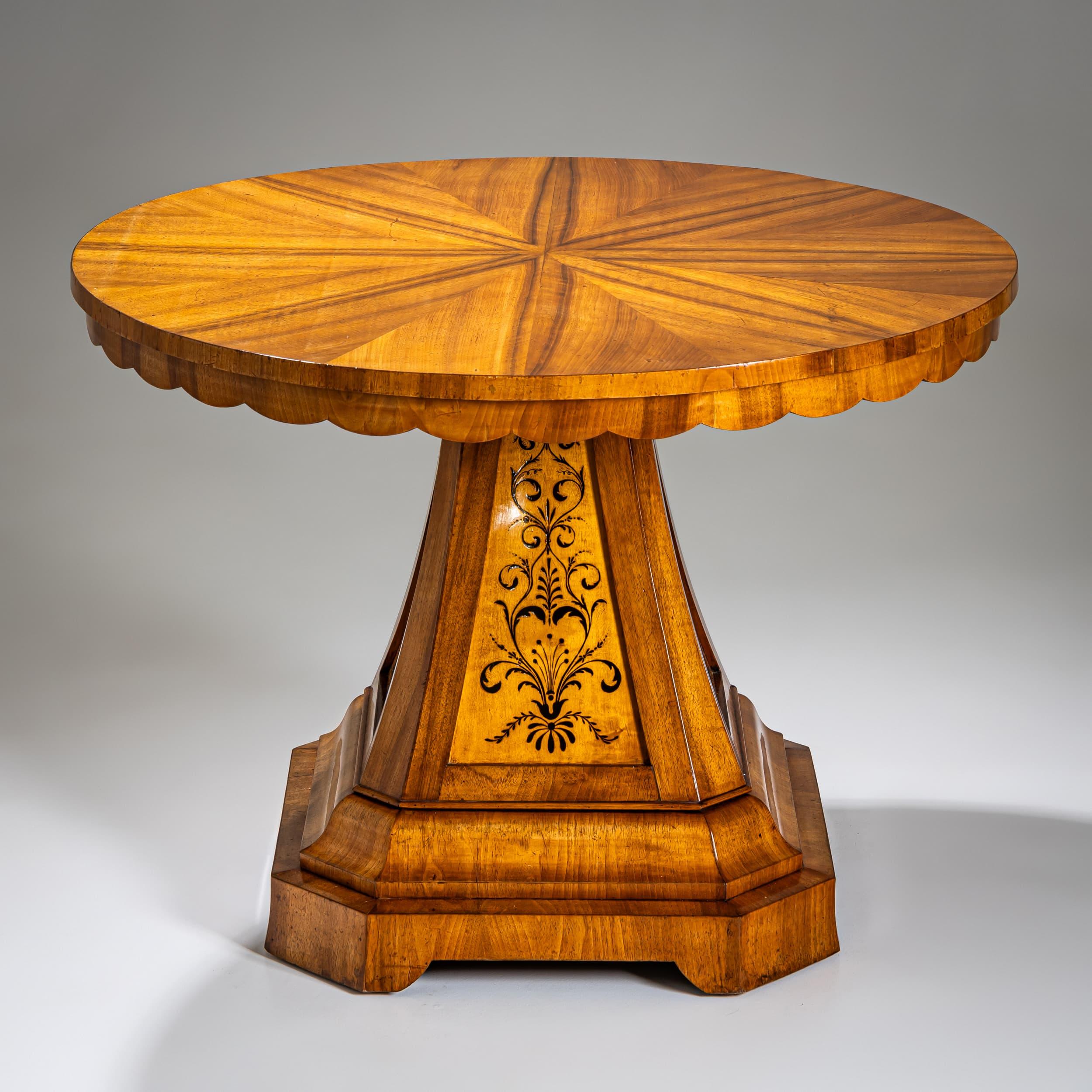 Biedermeier Salon Table, circa 1830 (Poliert) im Angebot