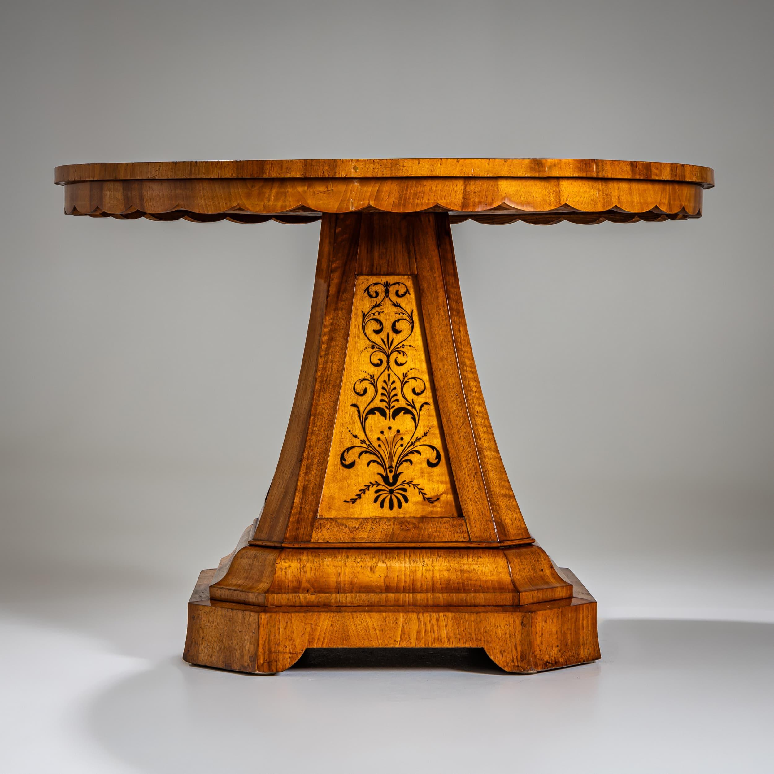 Biedermeier Salon Table, circa 1830 im Zustand „Gut“ im Angebot in Greding, DE