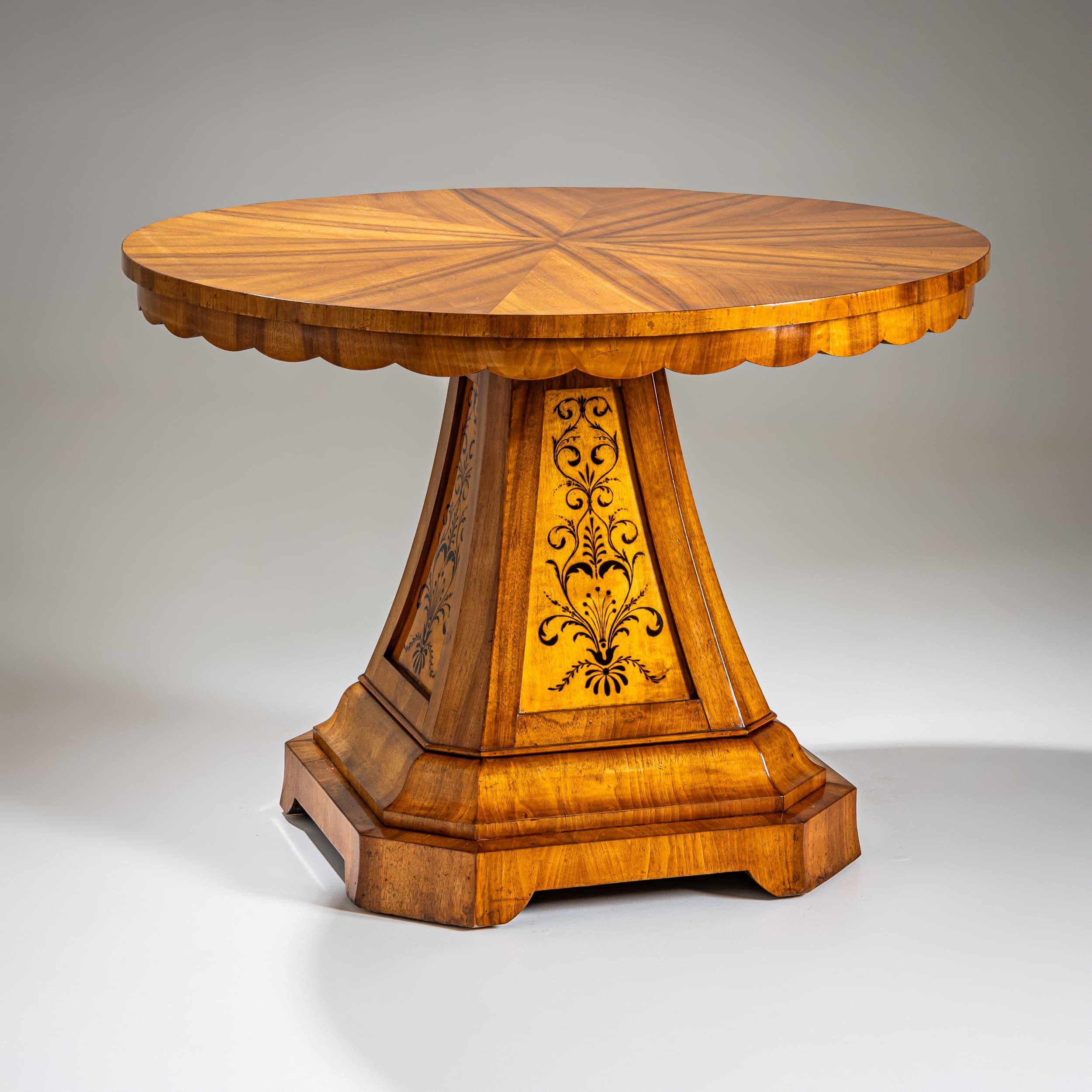 Biedermeier Salon Table, circa 1830 (Mittleres 19. Jahrhundert) im Angebot