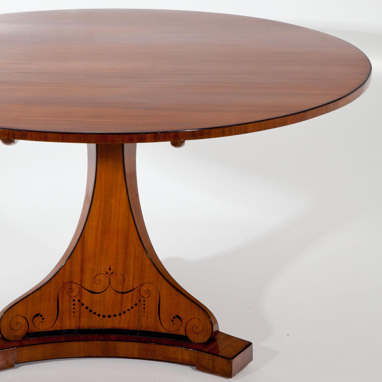 Biedermeier Salon Table, First Half of the 19th Century In Excellent Condition In Greding, DE