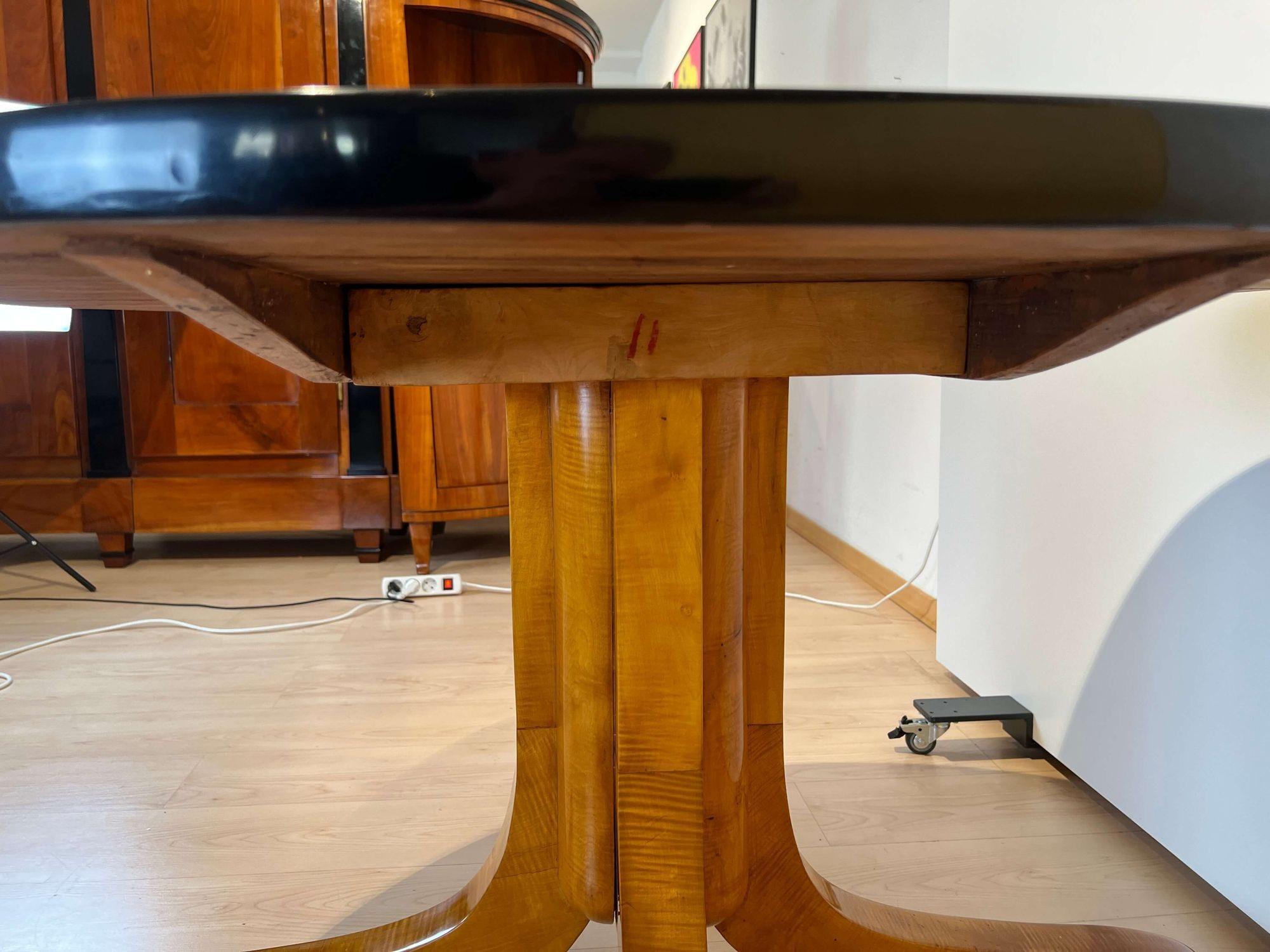 Biedermeier Salon Table, Maple with Star Inlay, South Germany, Munich circa 1830 6