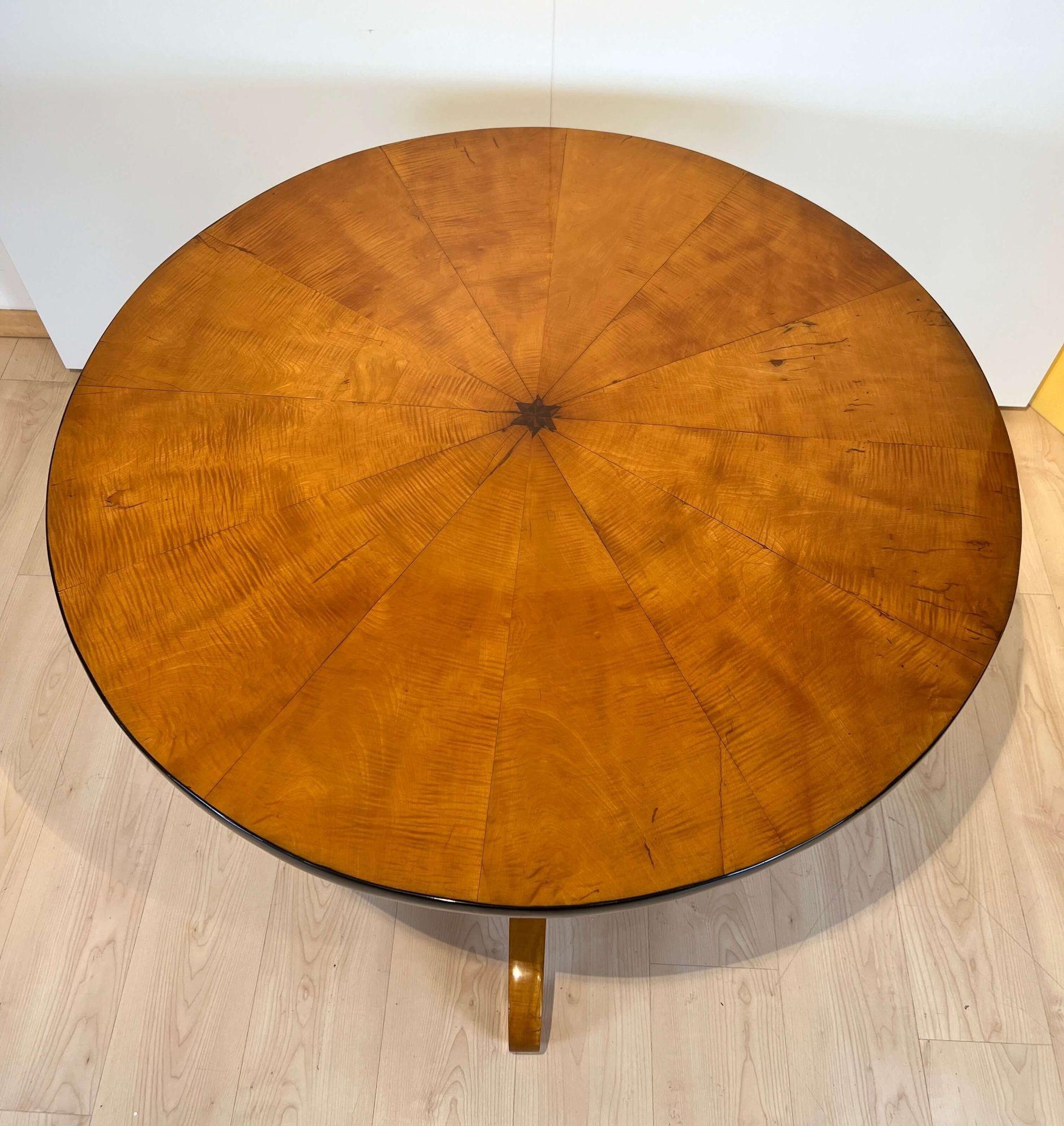 Biedermeier Salon Table, Maple with Star Inlay, South Germany, Munich circa 1830 12