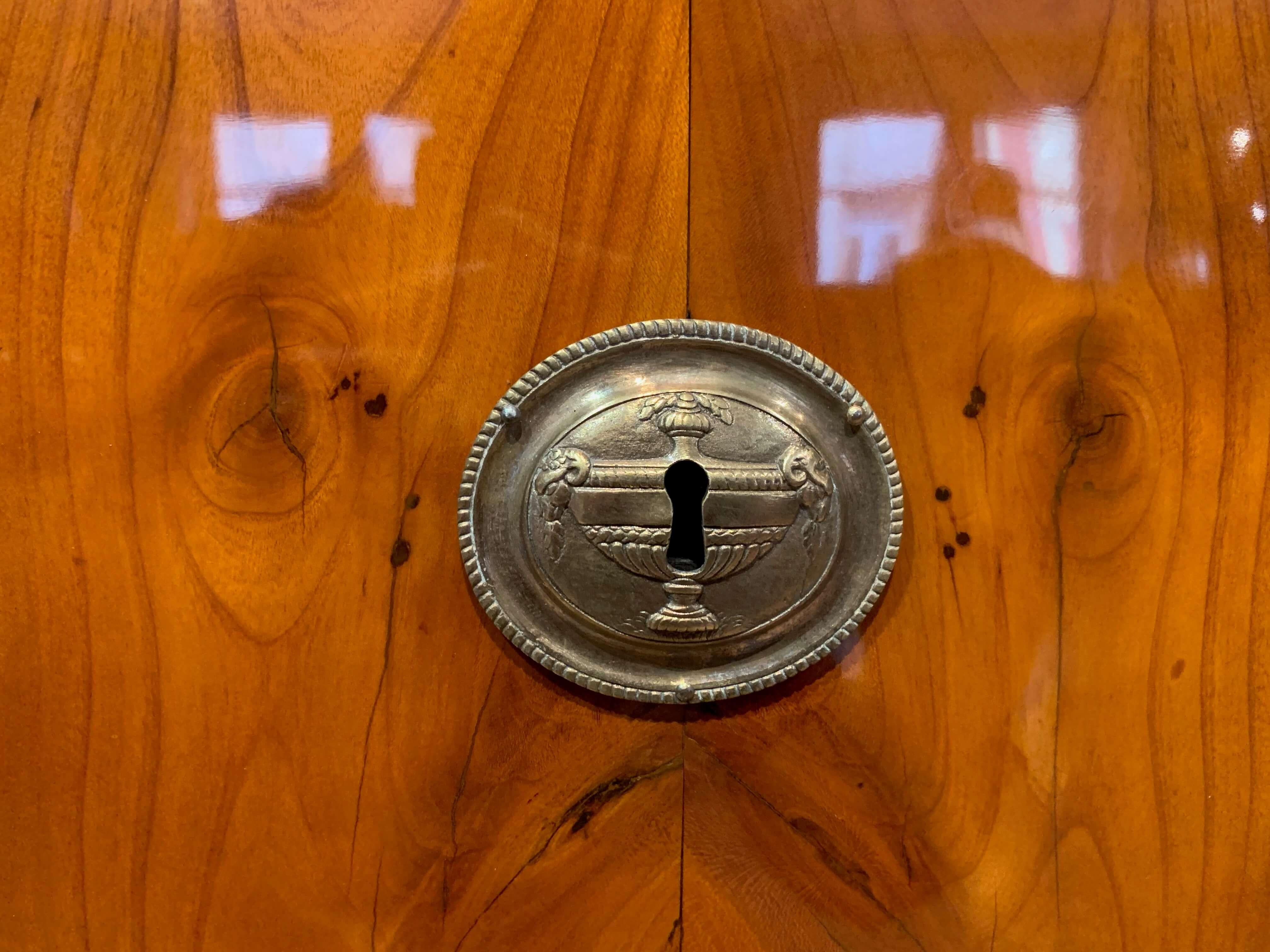 Biedermeier Saloon Commode, Cherry with Inlays, South Germany circa 1820 6