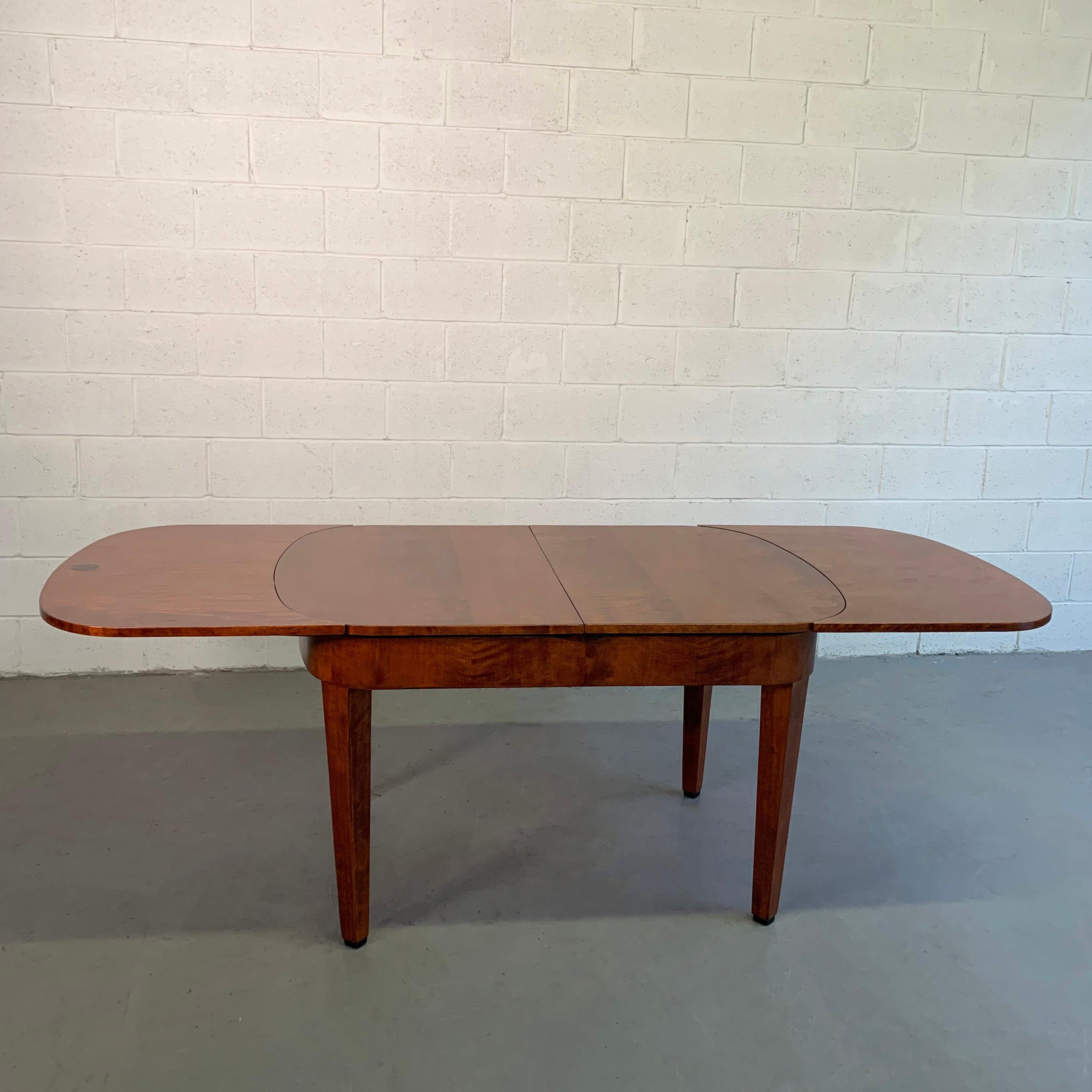 Biedermeier Satinwood Expanding Dining Table by Ruscheweyh Tisch In Good Condition In Brooklyn, NY