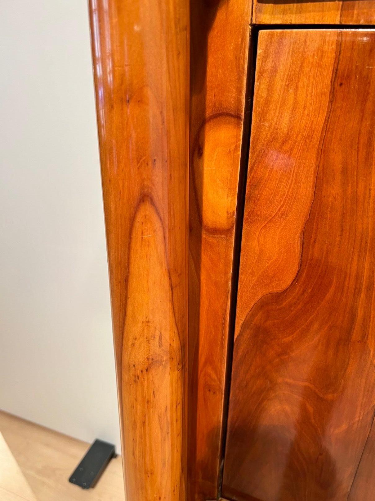 Biedermeier Secretaire, Cherry Veneer, Inlays, Brass, South Germany circa 1830 For Sale 13