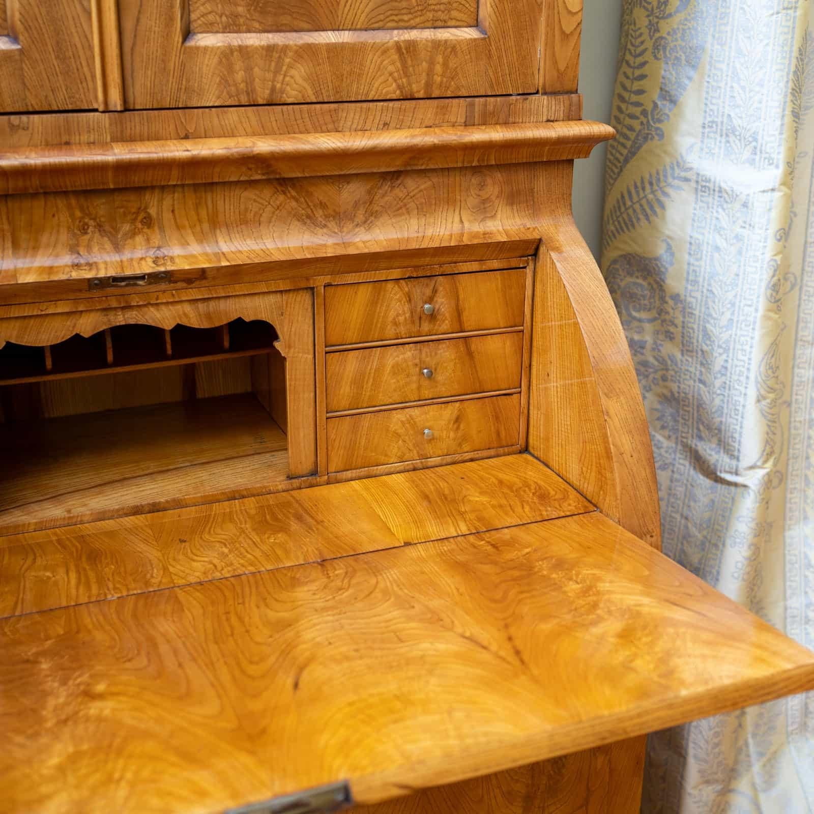 Secretaire Biedermeier en Ashwood, hacia 1820 2
