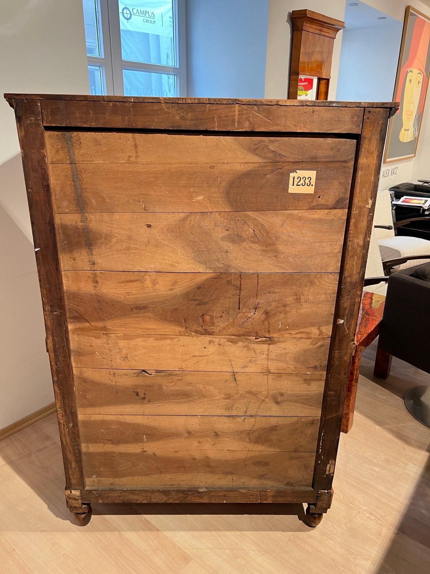 Biedermeier Secretaire, Walnut, Maple, Paw Feet, Austria circa 1820 im Angebot 13