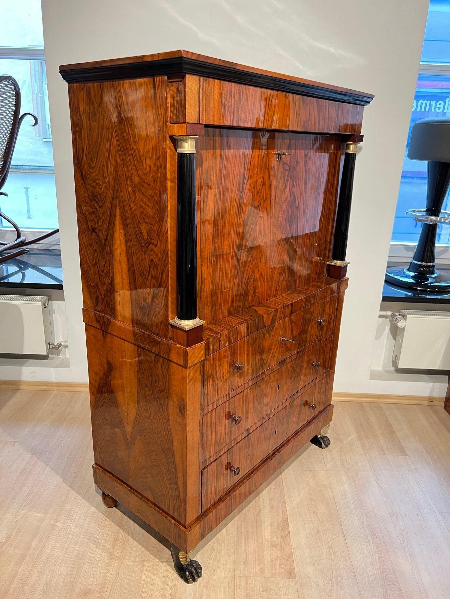 Biedermeier Secretaire, Walnut, Maple, Paw Feet, Austria circa 1820 (Frühes 19. Jahrhundert) im Angebot
