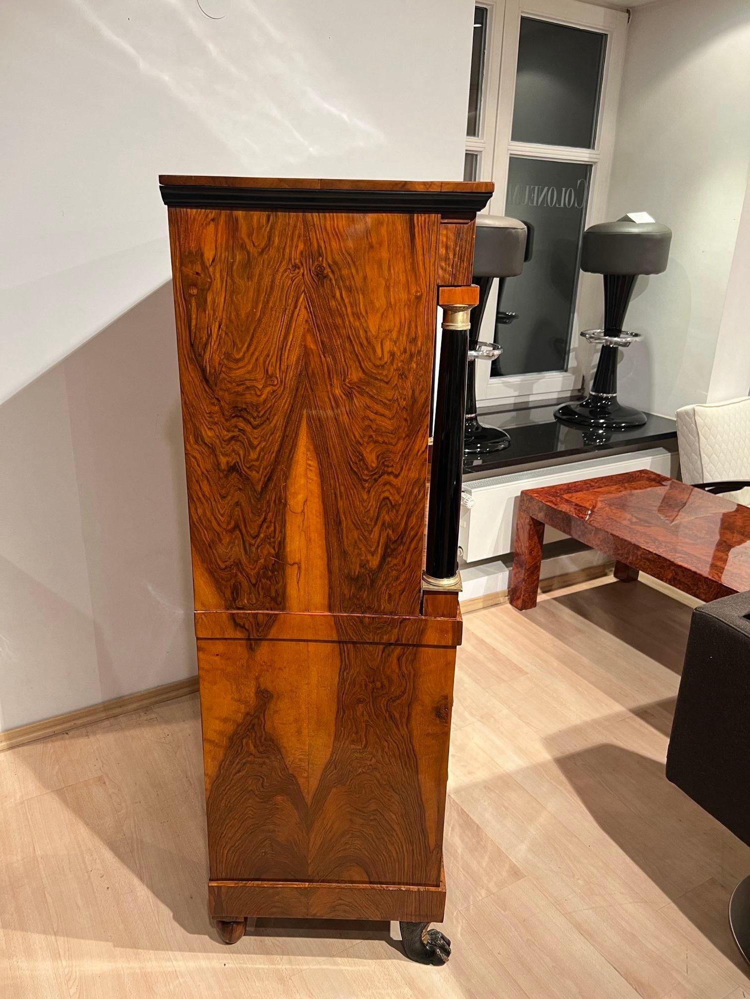 Biedermeier Secretaire, Walnut, Maple, Paw Feet, Austria circa 1820 (Messing) im Angebot