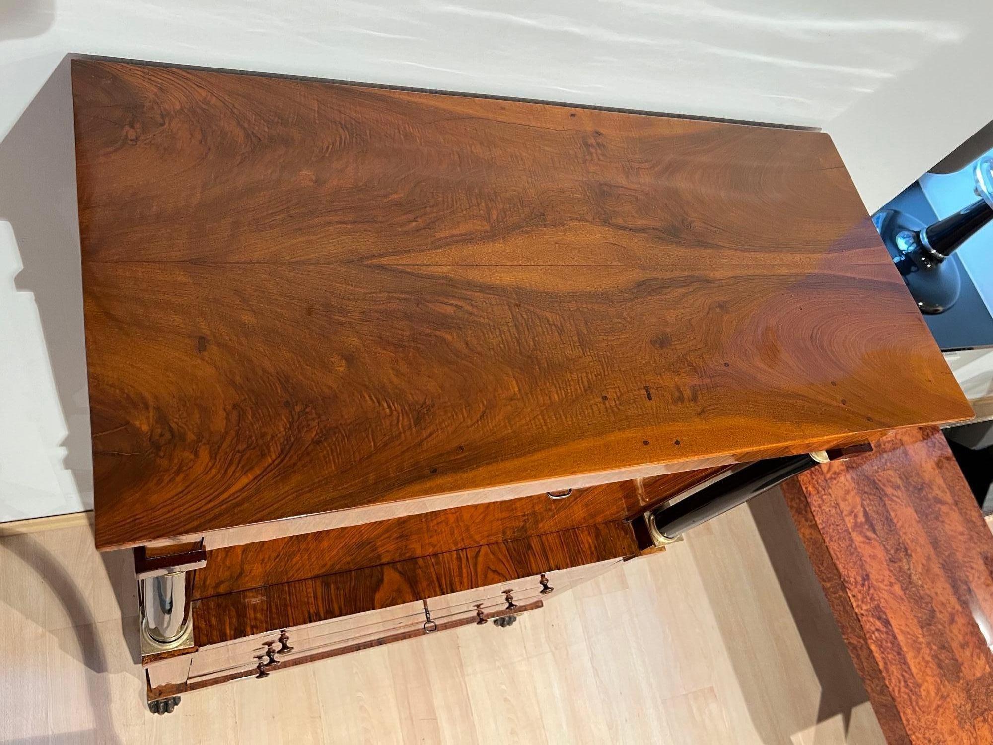 Biedermeier Secretaire, Walnut, Maple, Paw Feet, Austria circa 1820 im Angebot 1