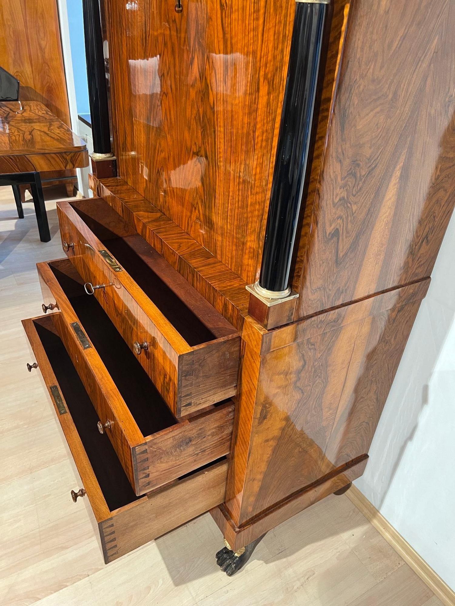 Biedermeier Secretaire, Walnut, Maple, Paw Feet, Austria circa 1820 im Angebot 2