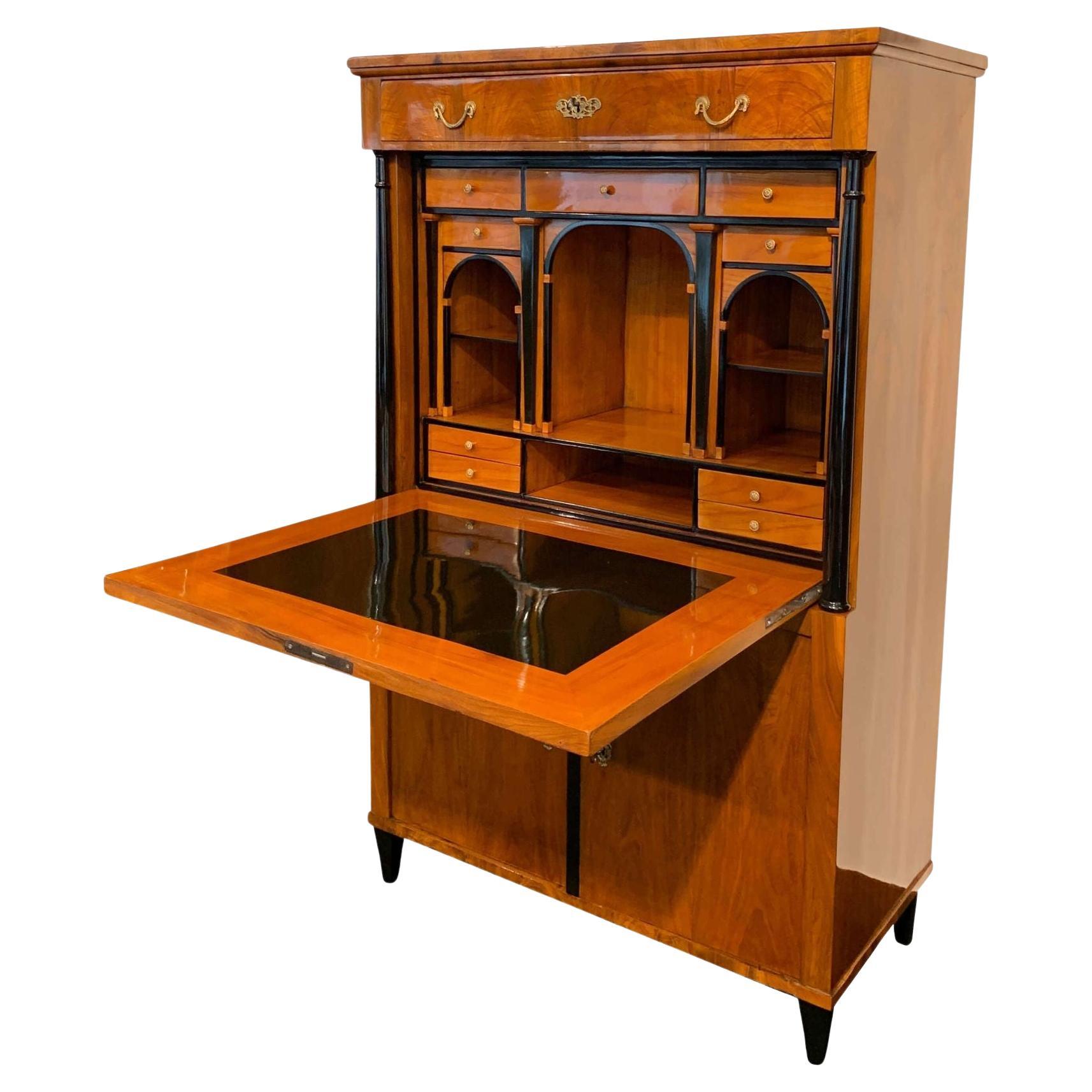 Biedermeier Secretaire, Walnut Veneer, Cherry, Brass, Austria, Vienna circa 1820