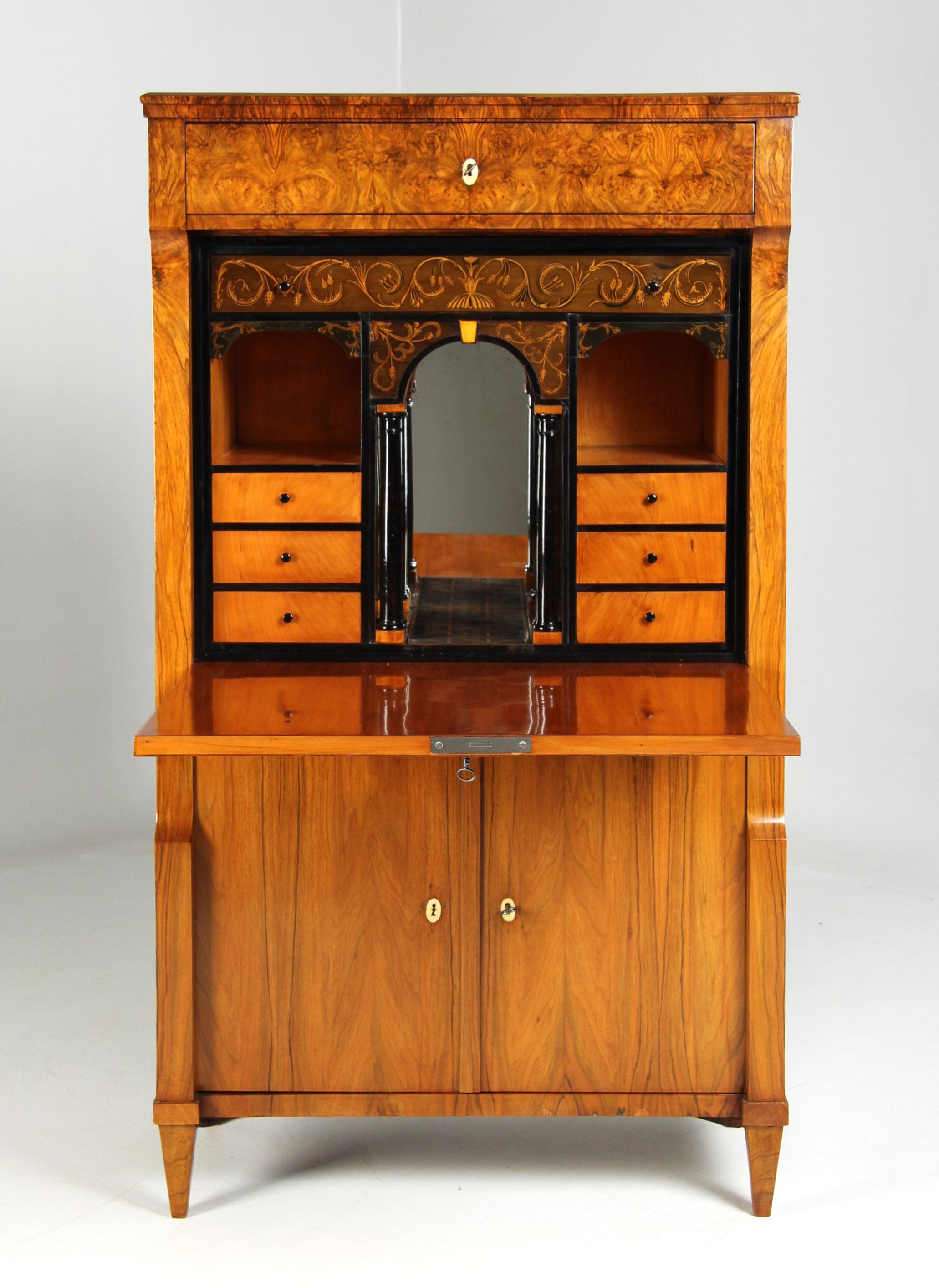 Austrian Biedermeier Secretaire with Hidden Compartement, Walnut, Austria circa 1820