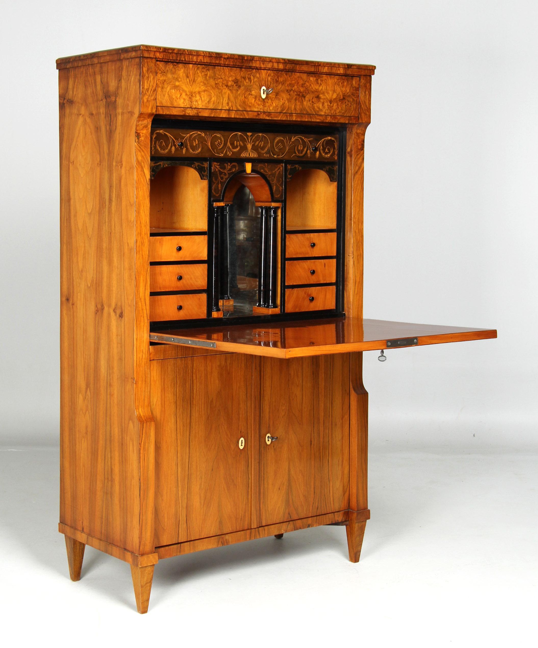 Biedermeier Secretaire with Hidden Compartement, Walnut, Austria circa 1820 In Good Condition In Greven, DE