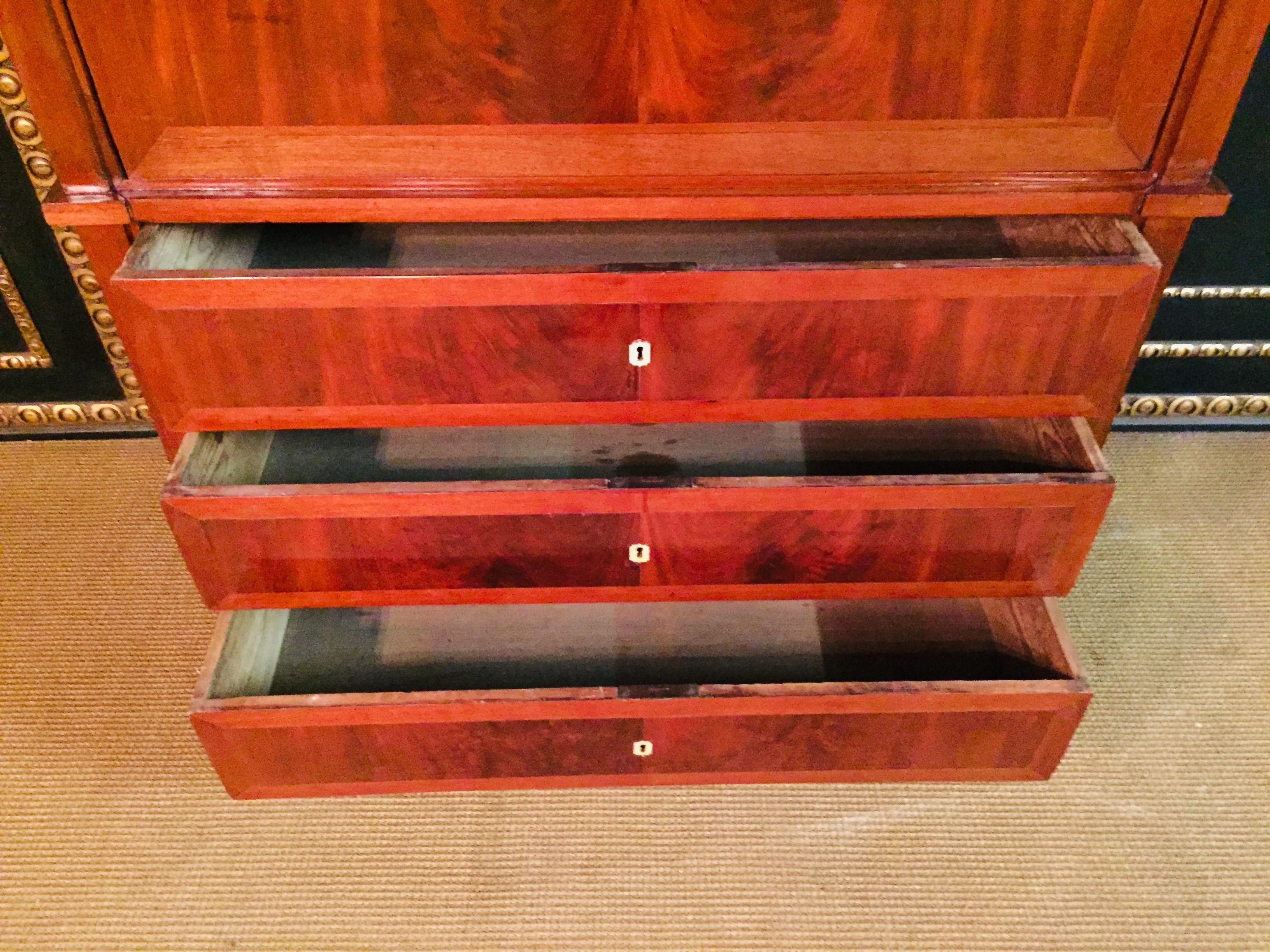 Antiguo estante de secretaria Biedermeier circa 1810 Cuba Chapa de caoba en venta 6