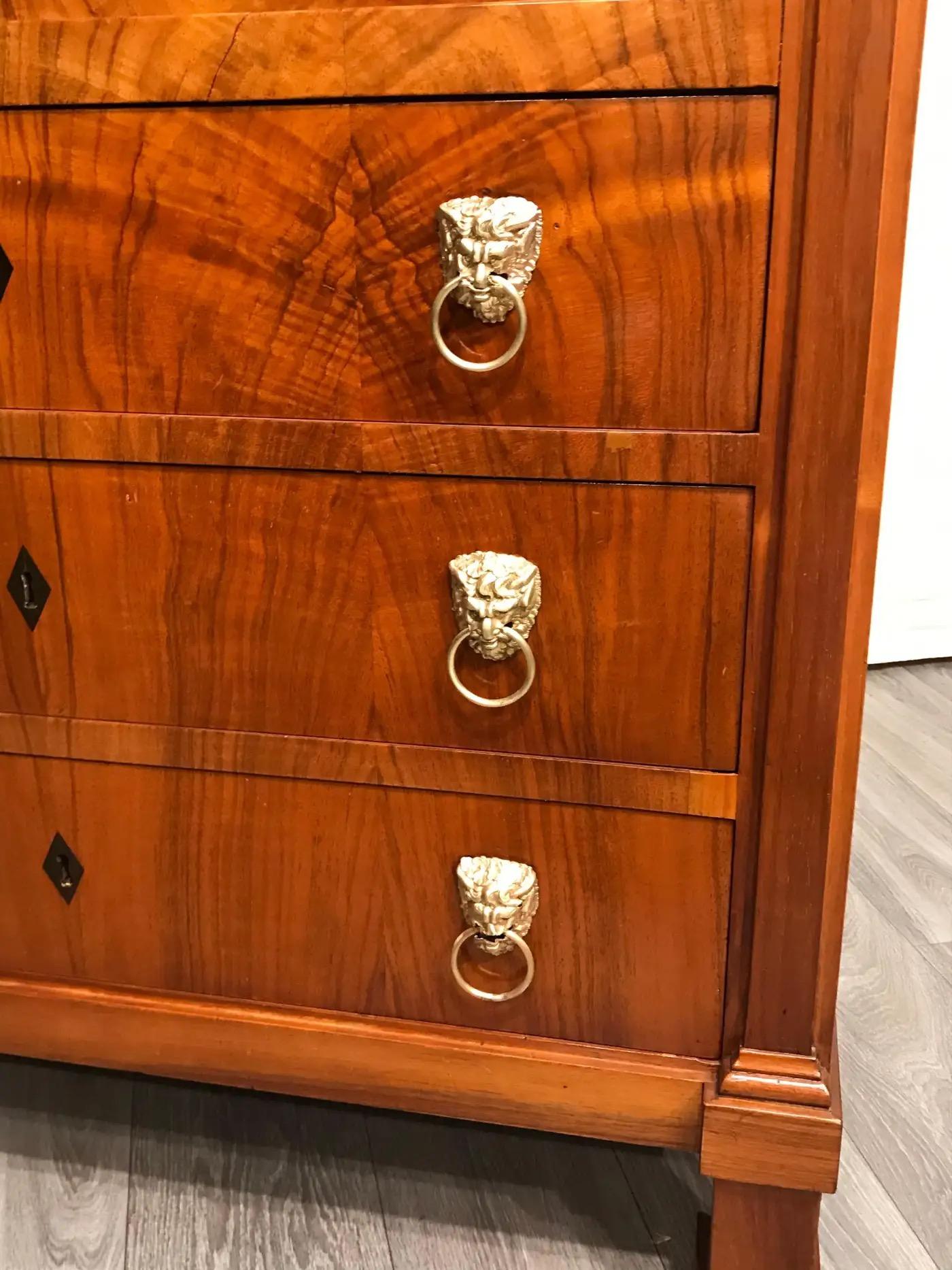 Biedermeier-Schreibtisch, 1820 (Furnier) im Angebot