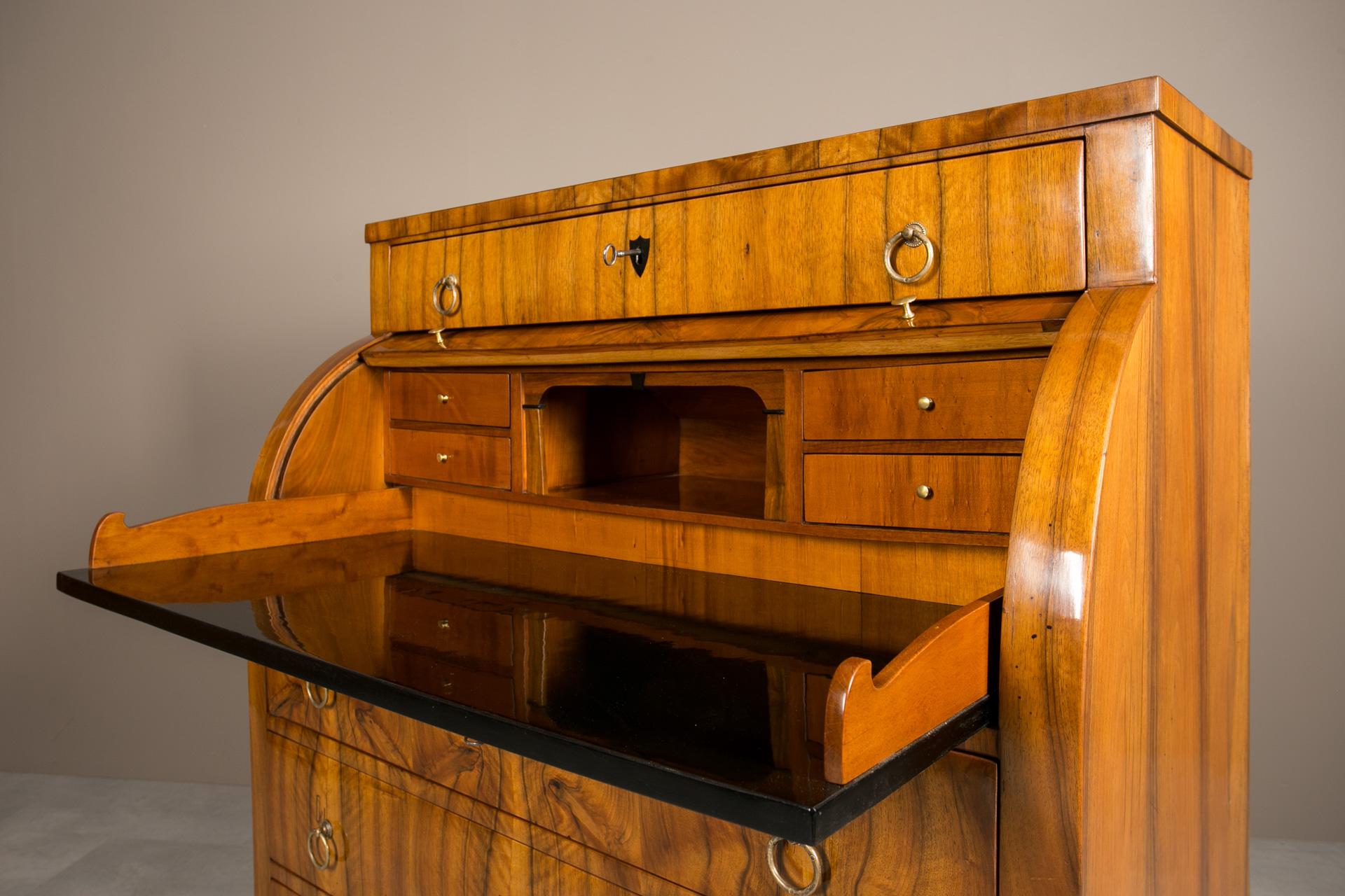 Escritorio secretario Biedermeier en nogal, Alemania, Siglo XIX, Restaurado 6