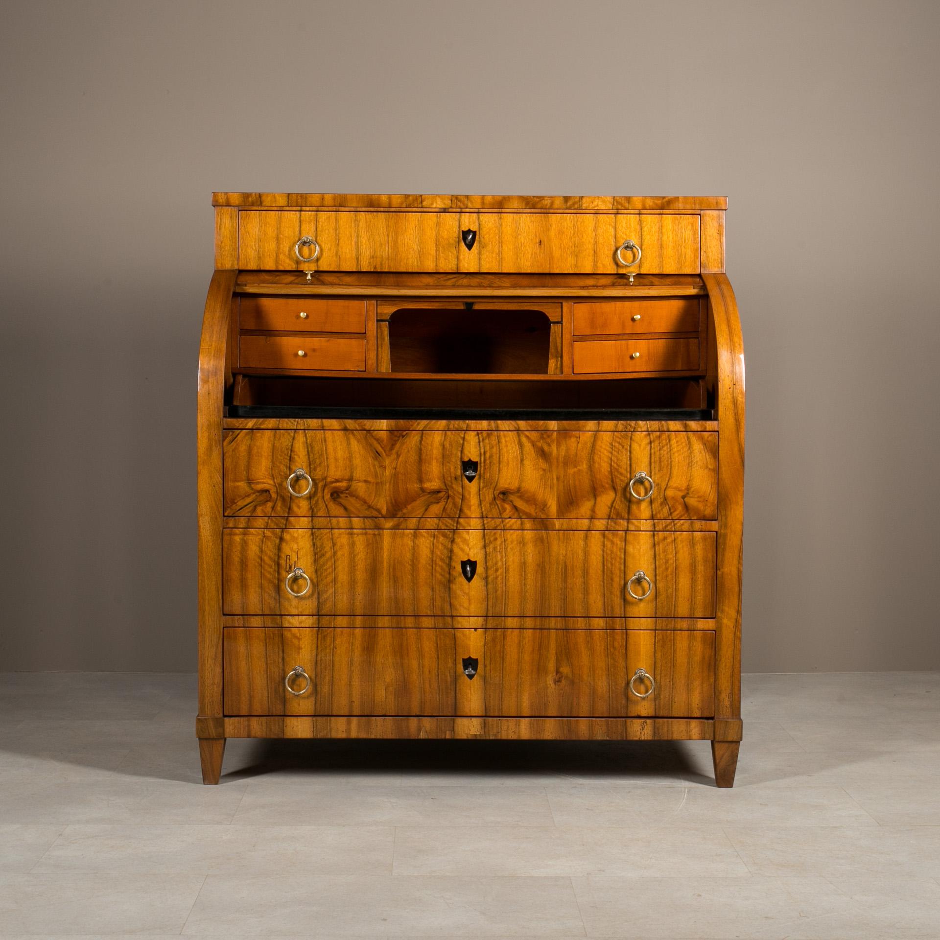 Escritorio secretario Biedermeier en nogal, Alemania, Siglo XIX, Restaurado Madera