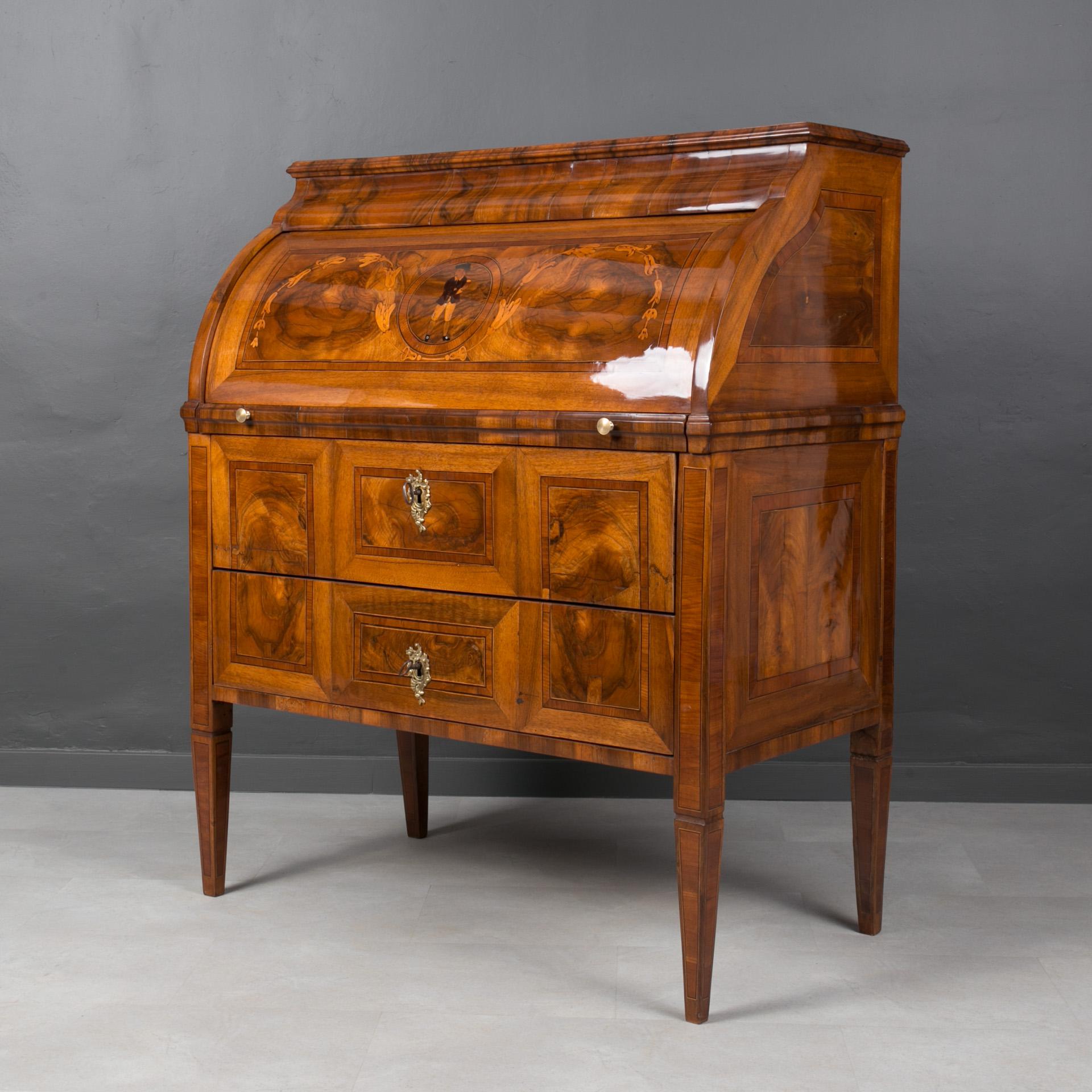This beautiful Secretary comes from Germany from the beginning of 19th century. The piece is made of coniferous wood, veneered with extraordinary walnut veneer, with very detailed marquetry with floral motifs and a figure of a young man, perhaps a