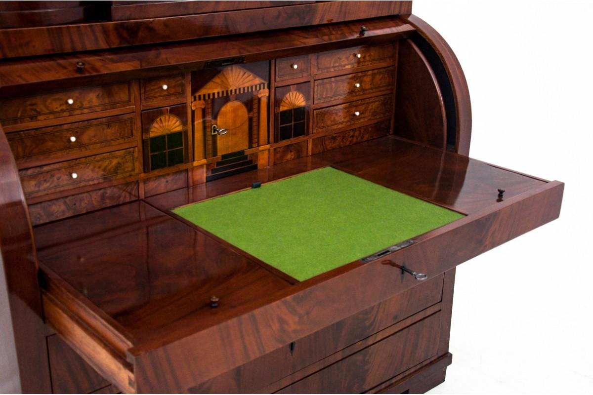 Biedermeier secretary, Northern Europe, mid 19th century. In Good Condition For Sale In Chorzów, PL