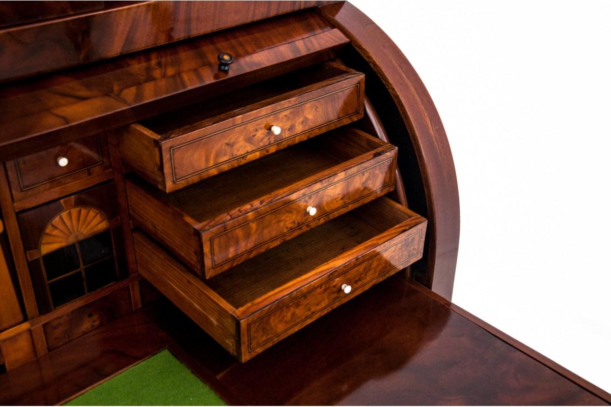 Mid-19th Century Biedermeier secretary, Northern Europe, mid 19th century. For Sale
