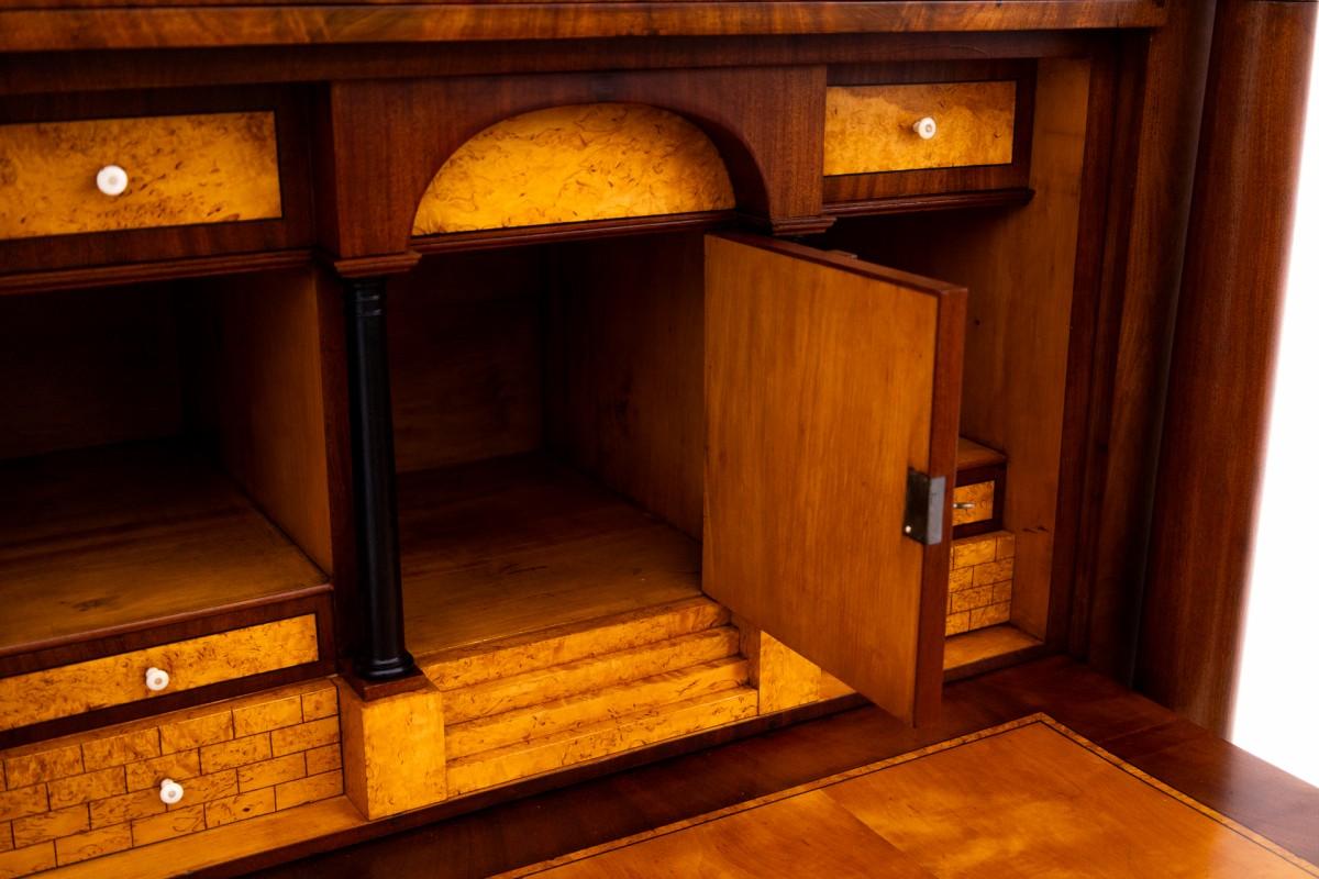 Biedermeier-Sekretär, Westeuropa, um 1840. im Angebot 1