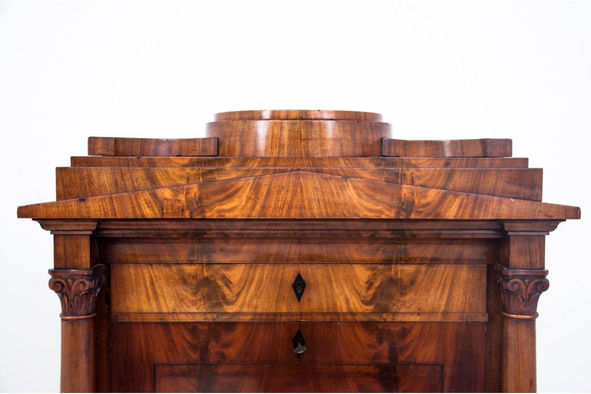 Biedermeier secretary, Western Europe, circa 1840.

Obacie is undergoing renovation.

Wood: mahogany

dimensions: height 169 cm width 106 cm depth 59 cm