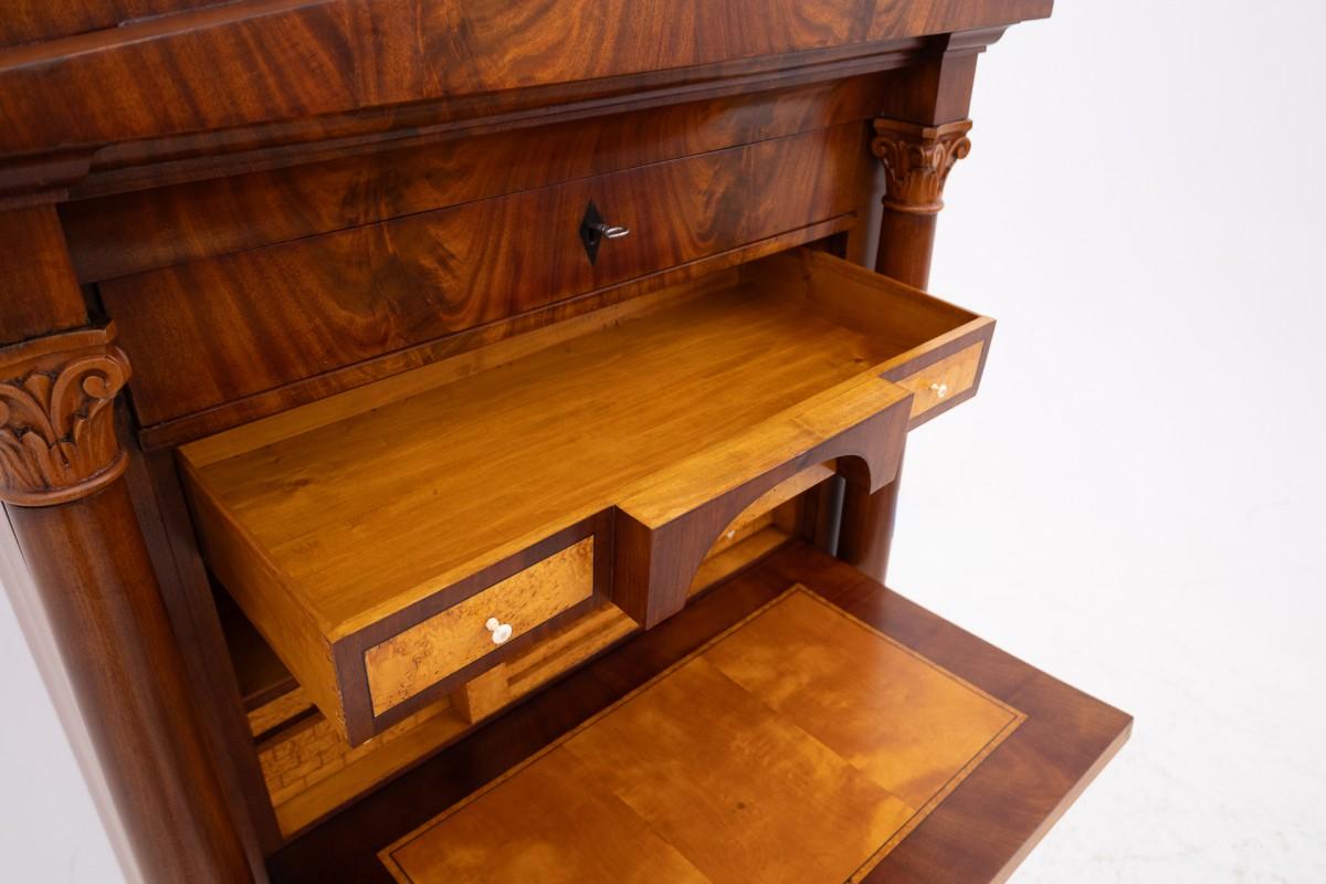 Milieu du XIXe siècle Secrétaire Biedermeier, Europe occidentale, vers 1840.