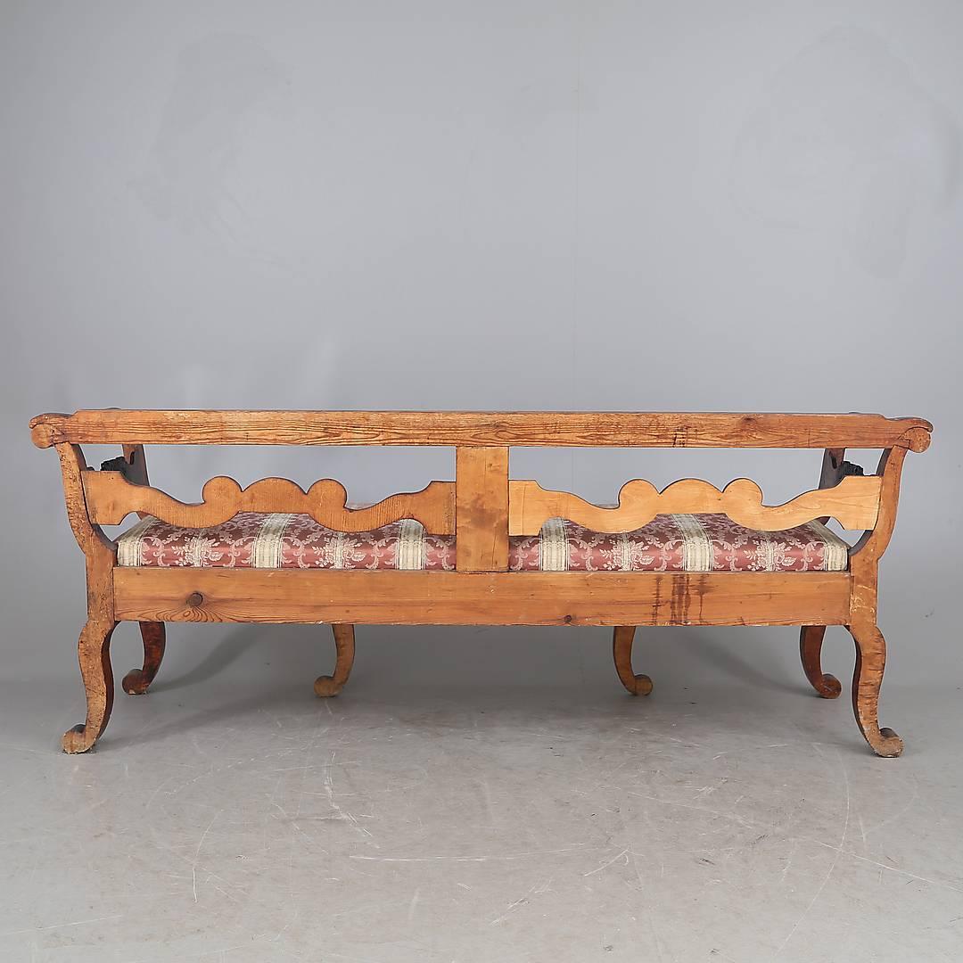 Biedermeier Settle Sofa Quilted Golden Birch Swedish, 19th Century Couch Settle In Good Condition For Sale In LONDON, GB