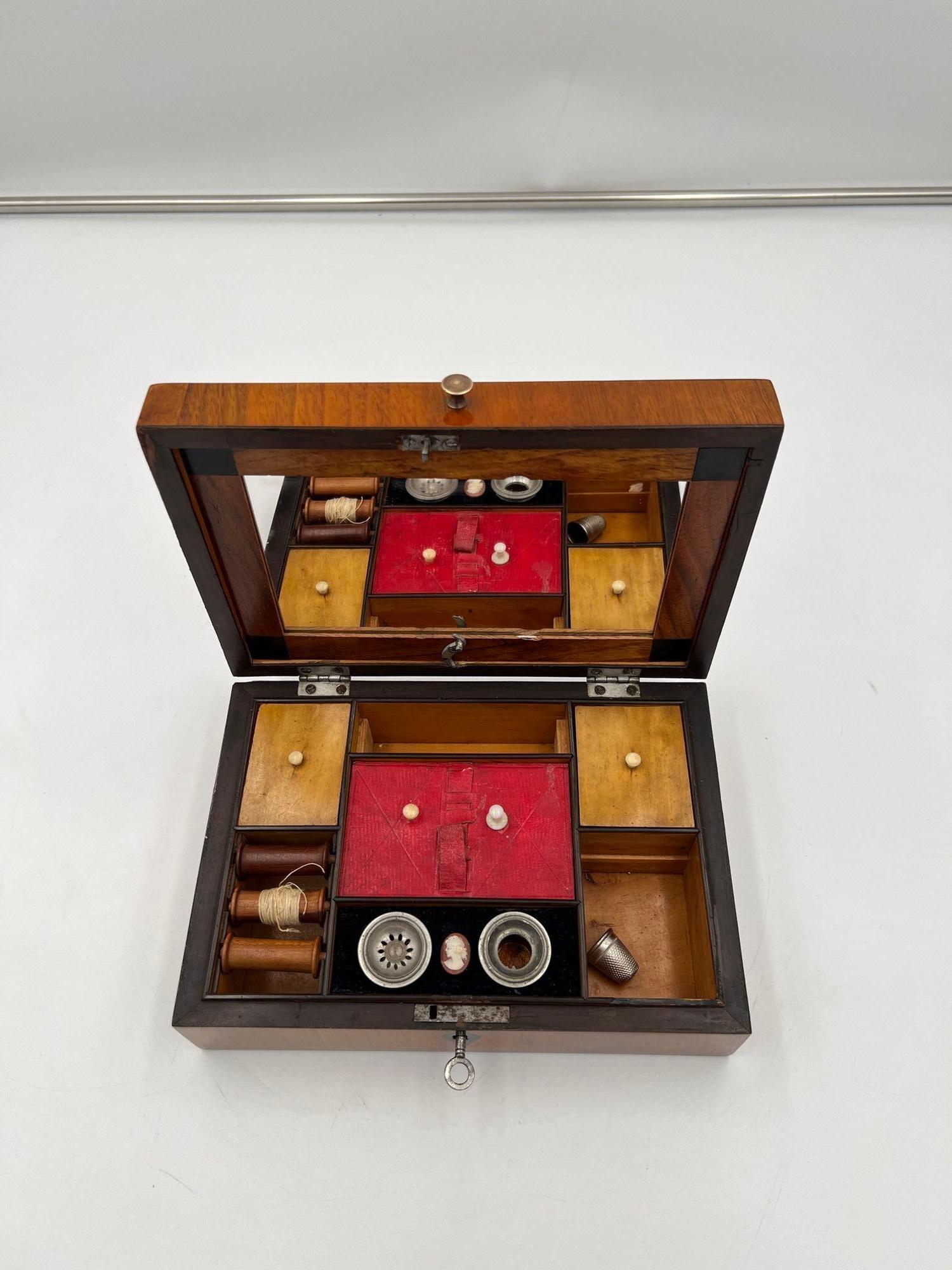 Biedermeier Sewing Box, Walnut Veneer, Austria circa 1820 For Sale 3
