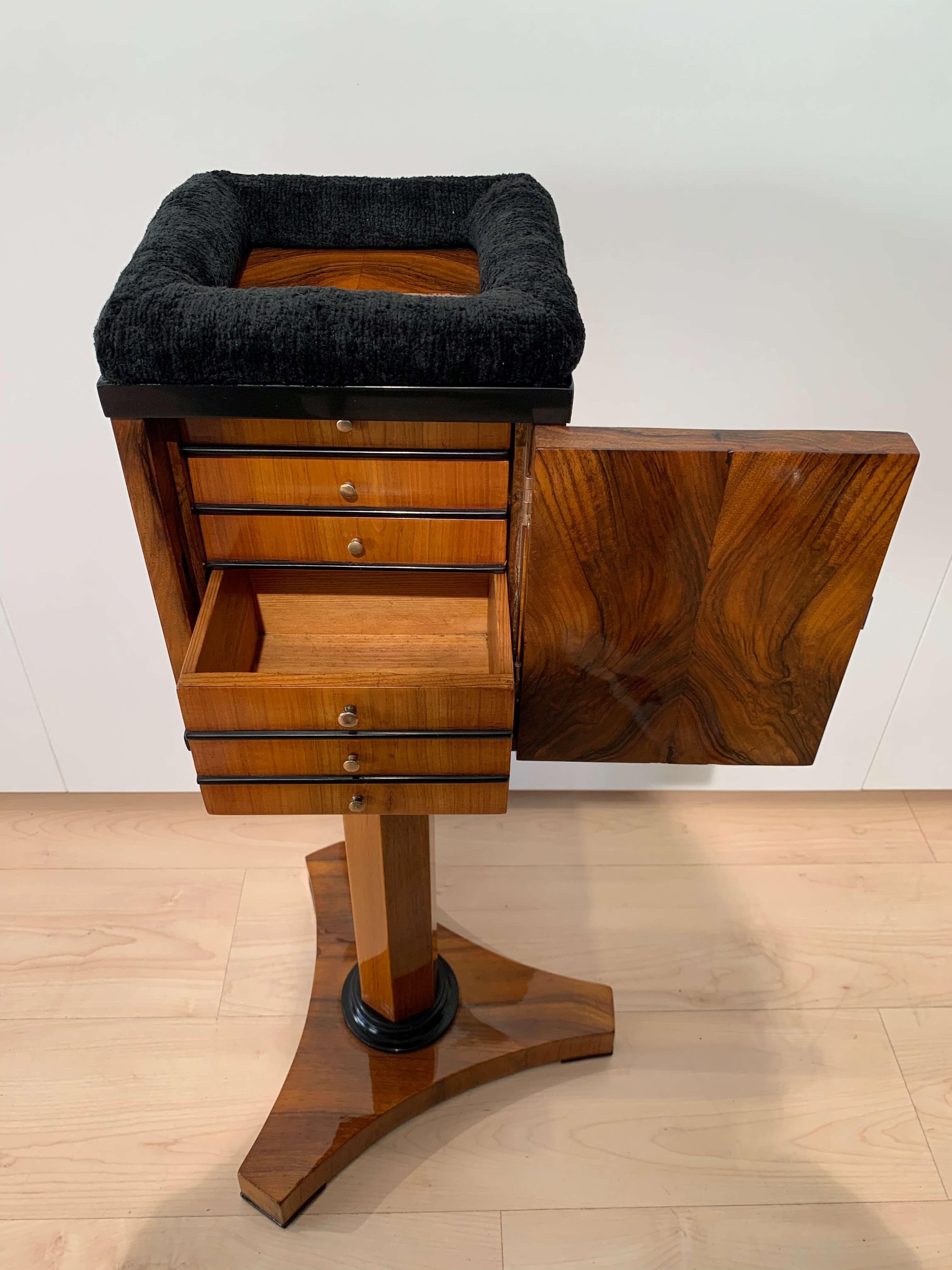 Biedermeier Sewing Stand with Drawers, Walnut, Cherry, South Germany circa 1820 6